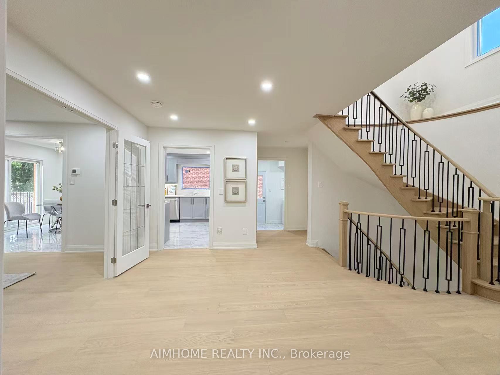 Photo 10 of 108 Berwick Crescent, Richmond Hill, Observatory — HOMEH