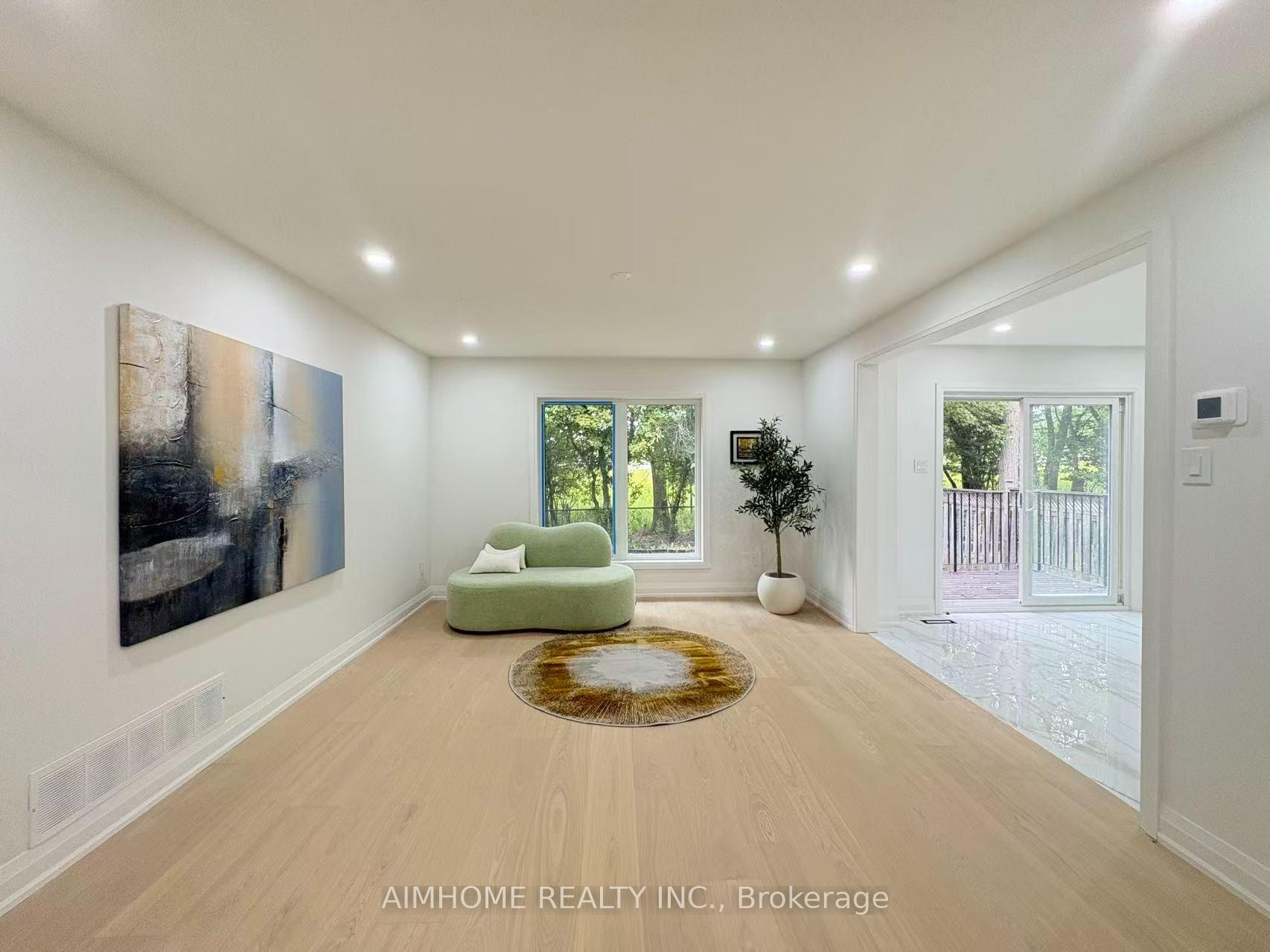 Photo 12 of 108 Berwick Crescent, Richmond Hill, Observatory — HOMEH