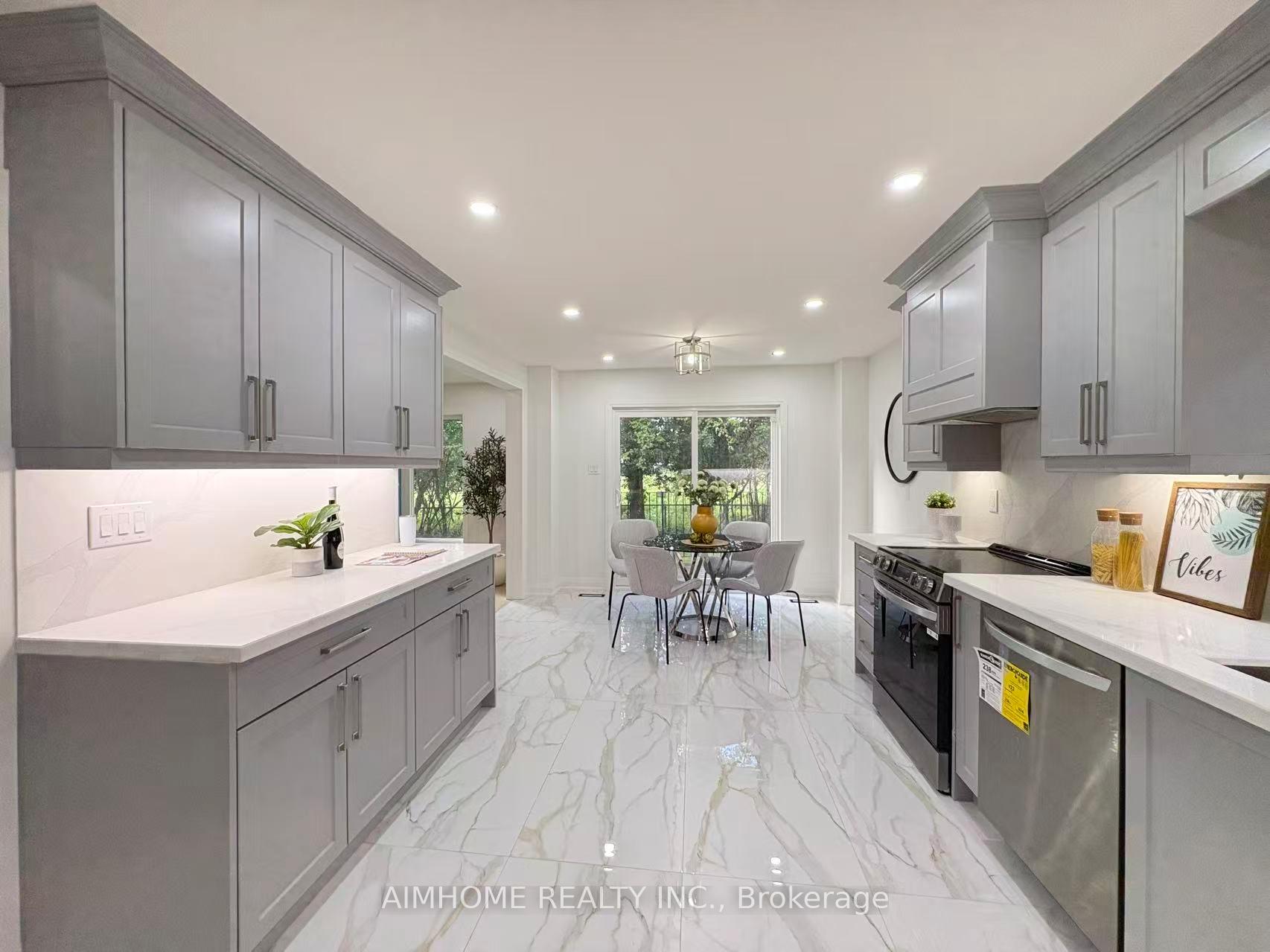 Photo 19 of 108 Berwick Crescent, Richmond Hill, Observatory — HOMEH