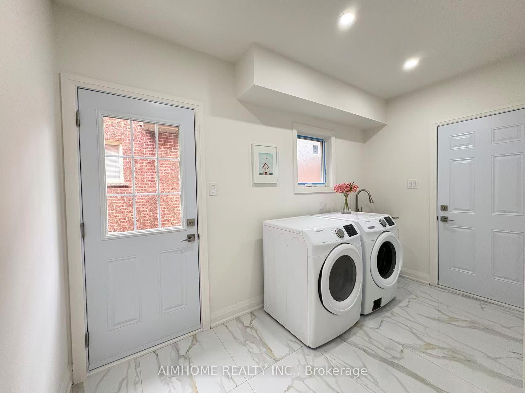 Photo 39 of 108 Berwick Crescent, Richmond Hill, Observatory — HOMEH