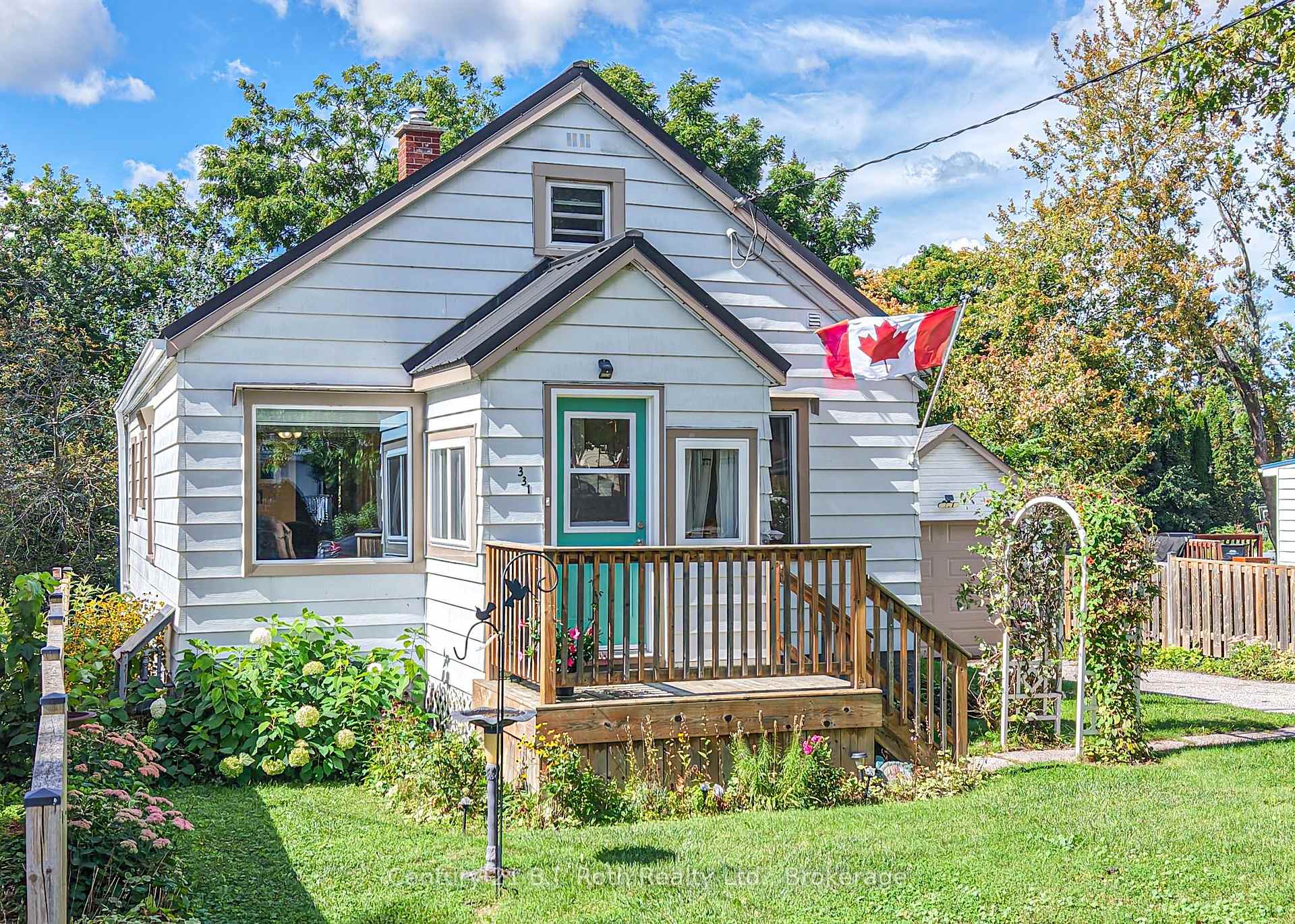 Photo 2 of 331 Moffat Street, Orillia — HOMEH