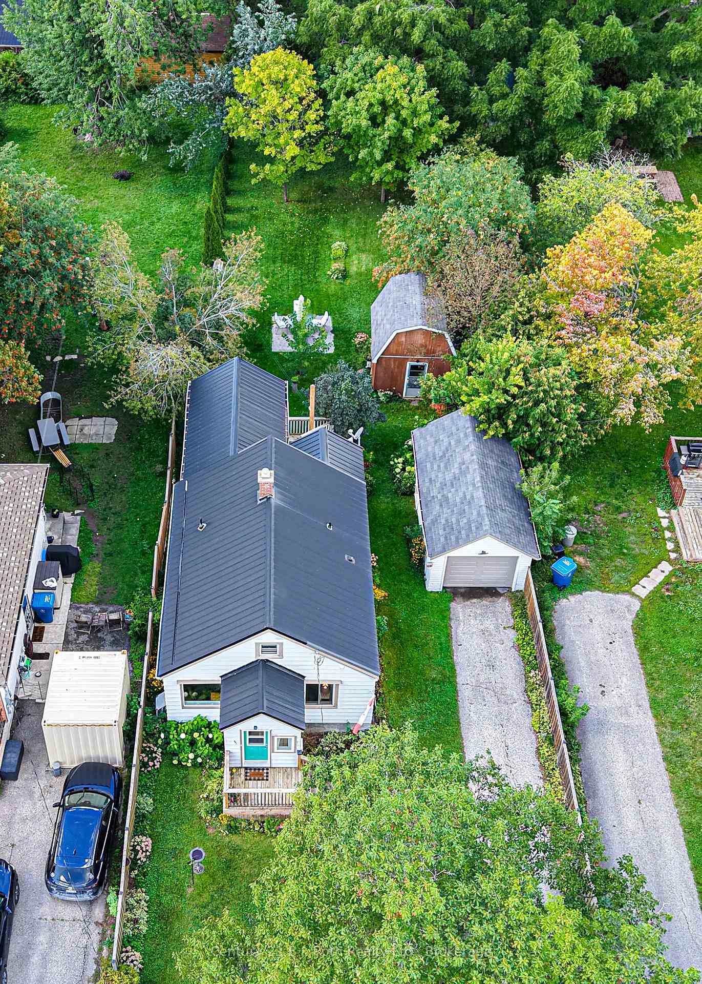 Photo 3 of 331 Moffat Street, Orillia — HOMEH