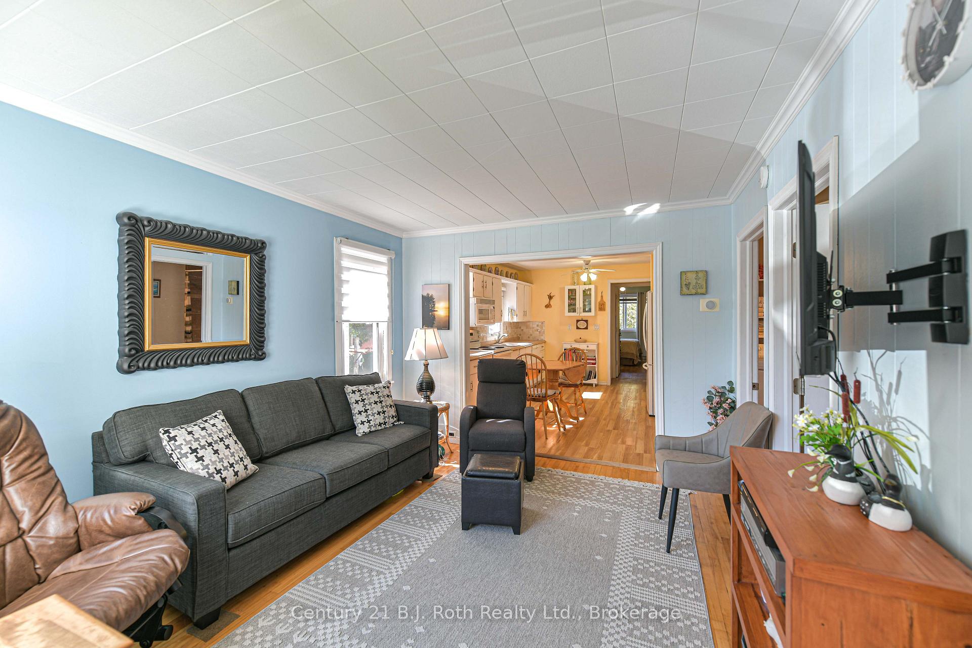 Photo 6 of 331 Moffat Street, Orillia — HOMEH