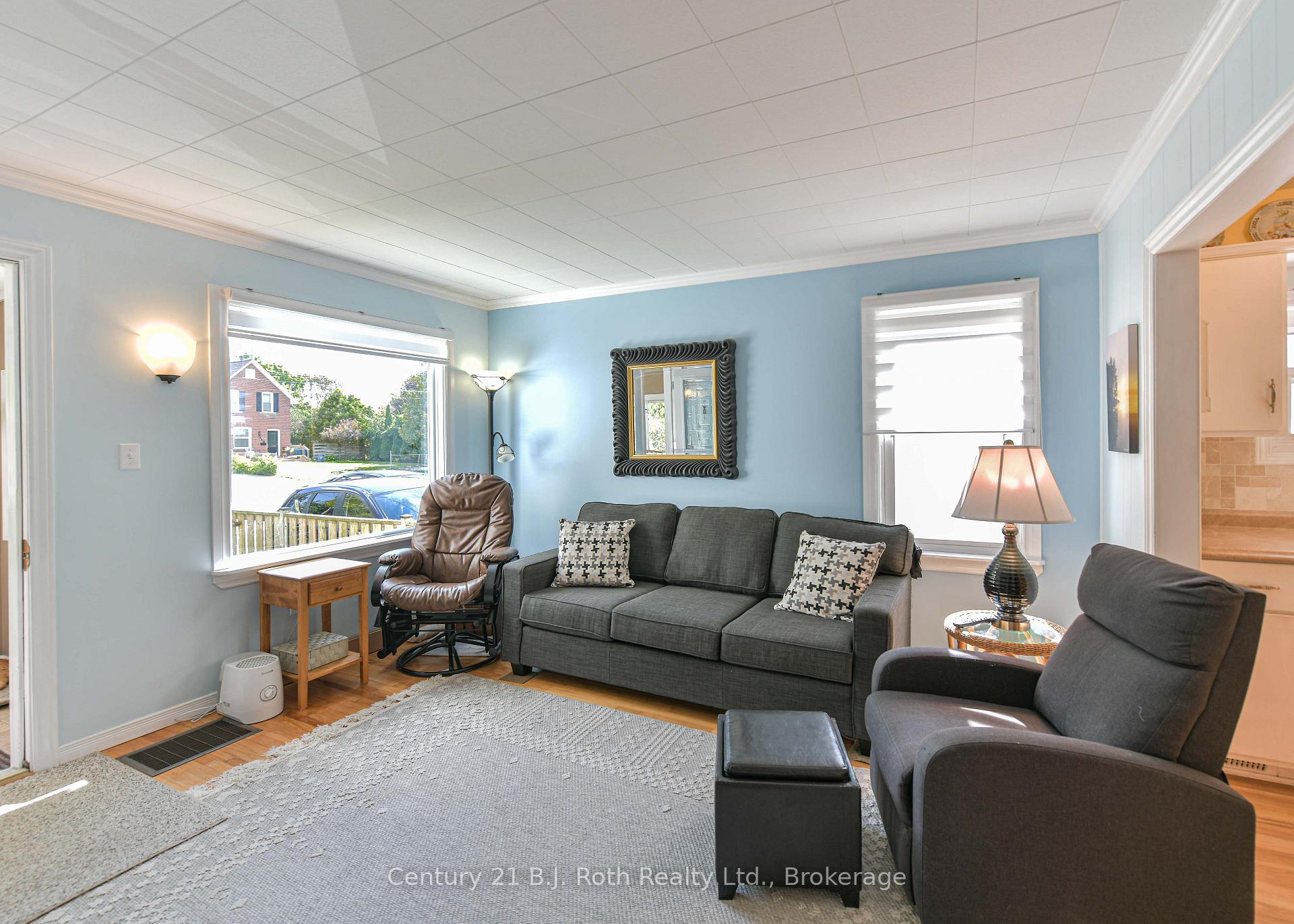 Photo 7 of 331 Moffat Street, Orillia — HOMEH