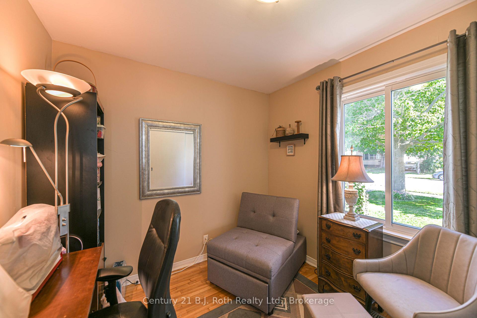 Photo 8 of 331 Moffat Street, Orillia — HOMEH