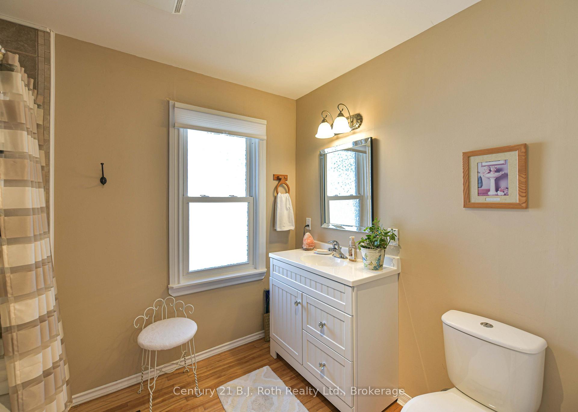 Photo 11 of 331 Moffat Street, Orillia — HOMEH