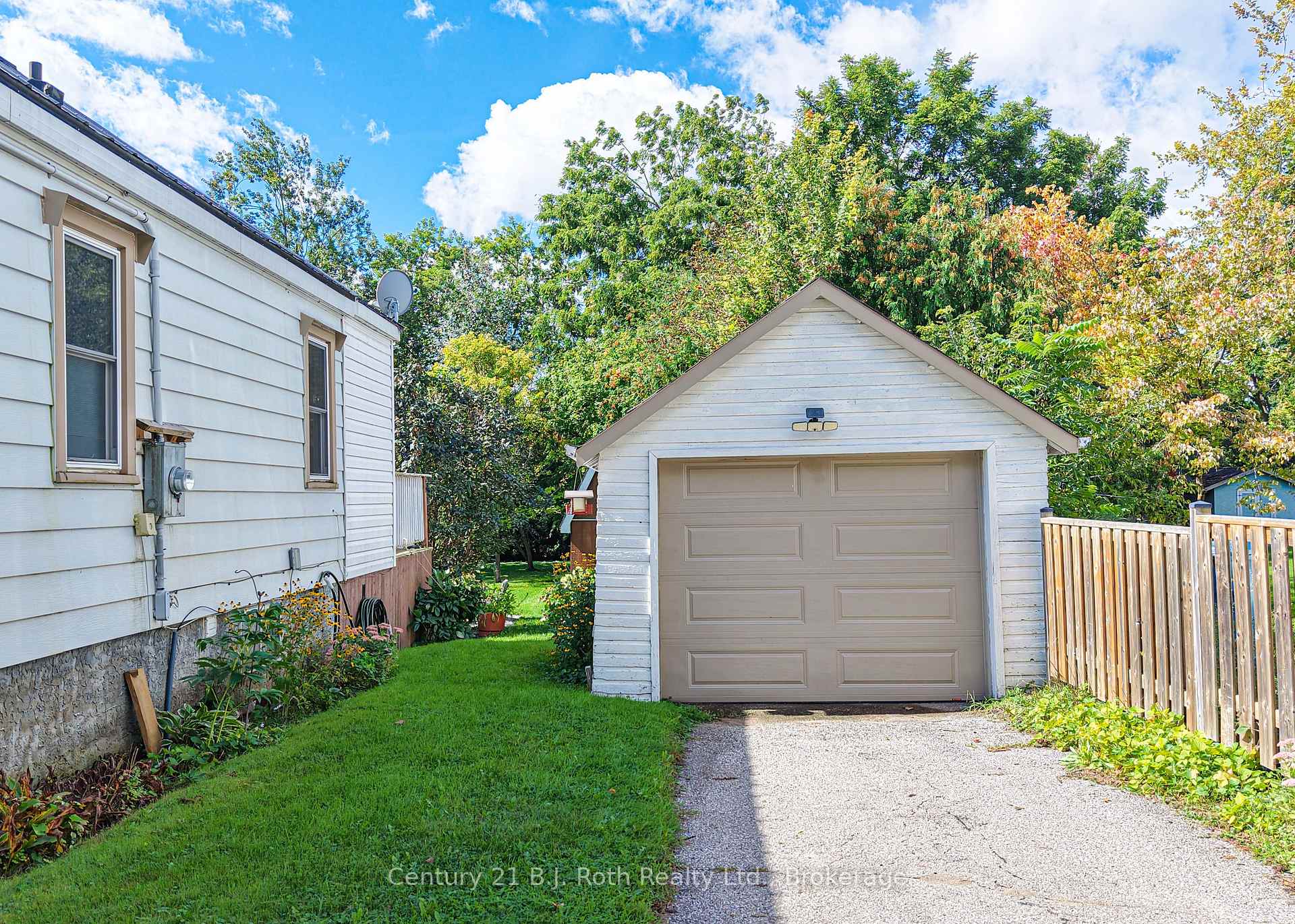 Photo 33 of 331 Moffat Street, Orillia — HOMEH