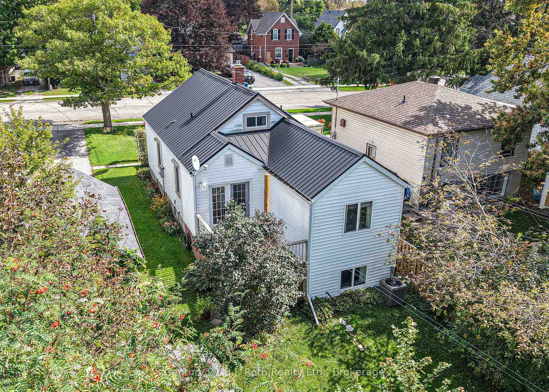 Photo 41 of 331 Moffat Street, Orillia — HOMEH