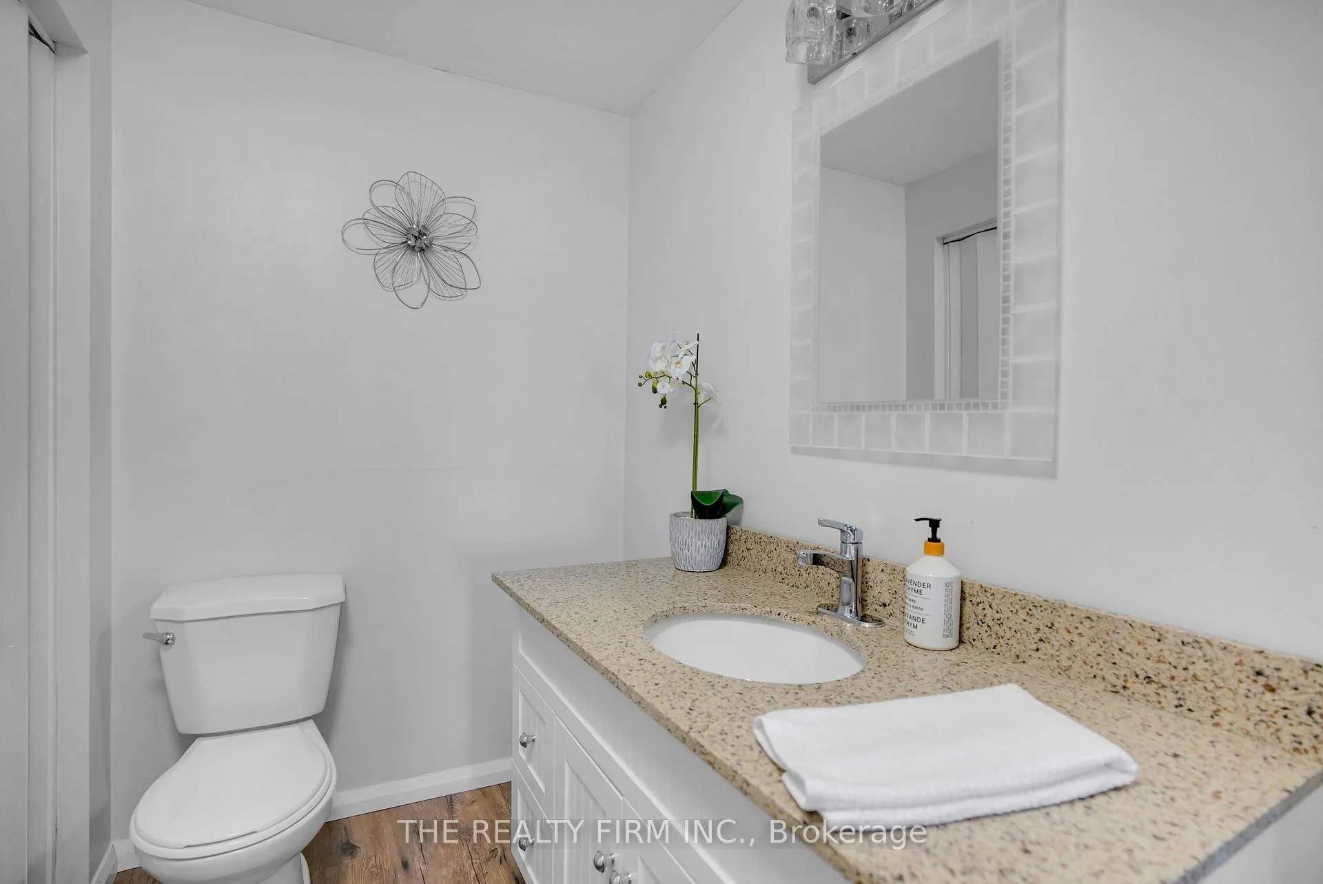 Photo 17 of 3692 Beverly Glen, Plympton-Wyoming, Plympton Wyoming — HOMEH