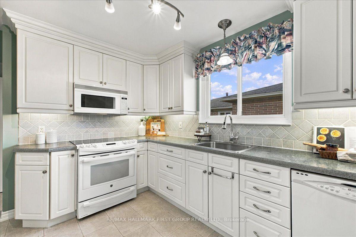 Photo 11 of 809 Bem Avenue, Pickering, Bay Ridges — HOMEH