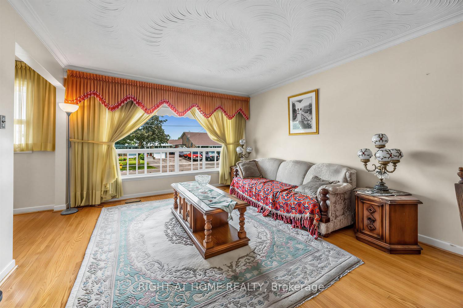 Photo 6 of 7 Daystrom Drive, North York, Humbermede — HOMEH