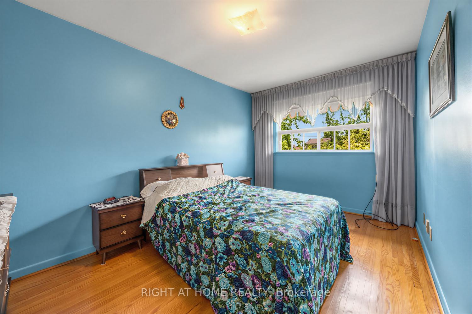 Photo 15 of 7 Daystrom Drive, North York, Humbermede — HOMEH