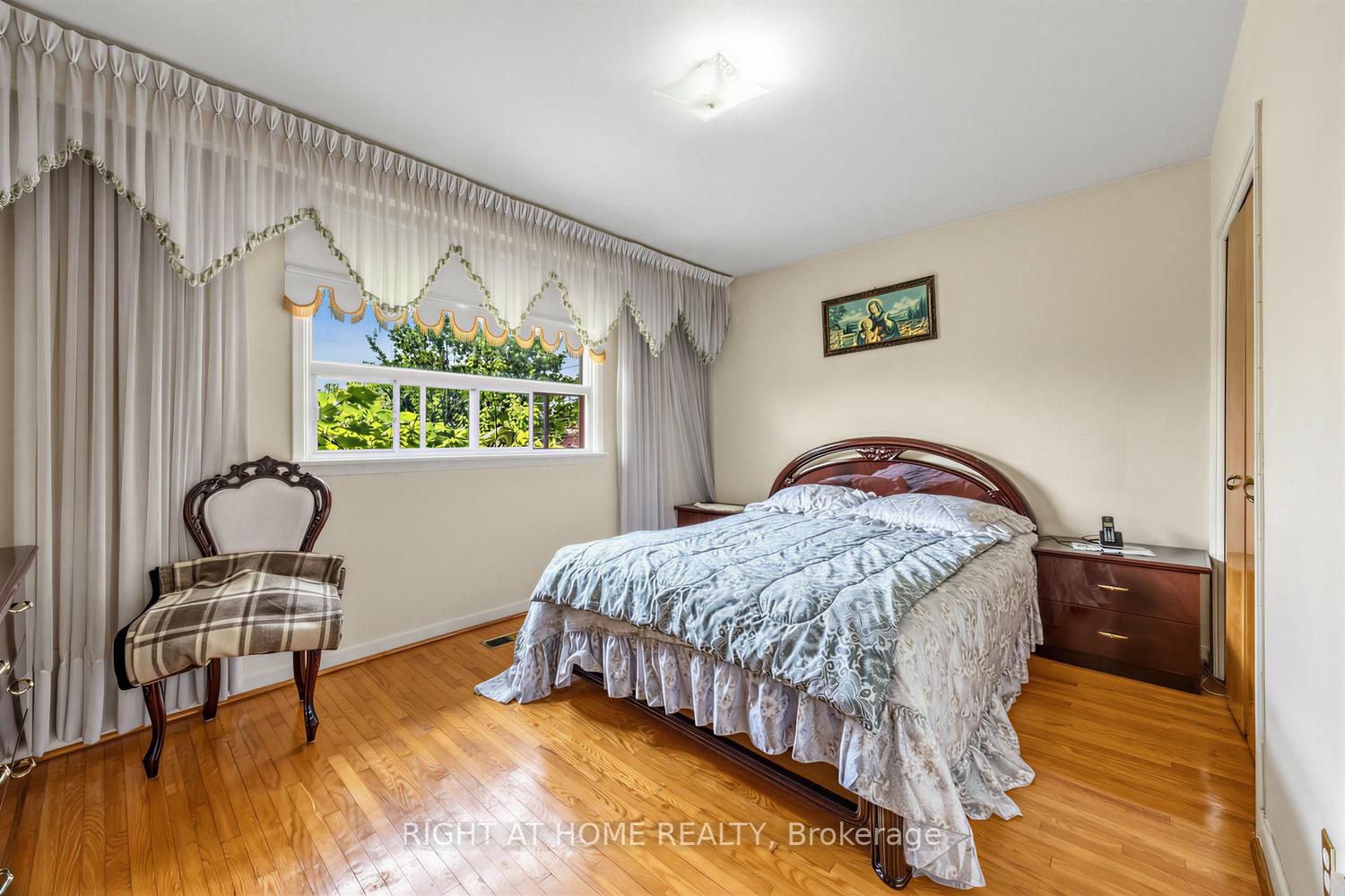 Photo 16 of 7 Daystrom Drive, North York, Humbermede — HOMEH