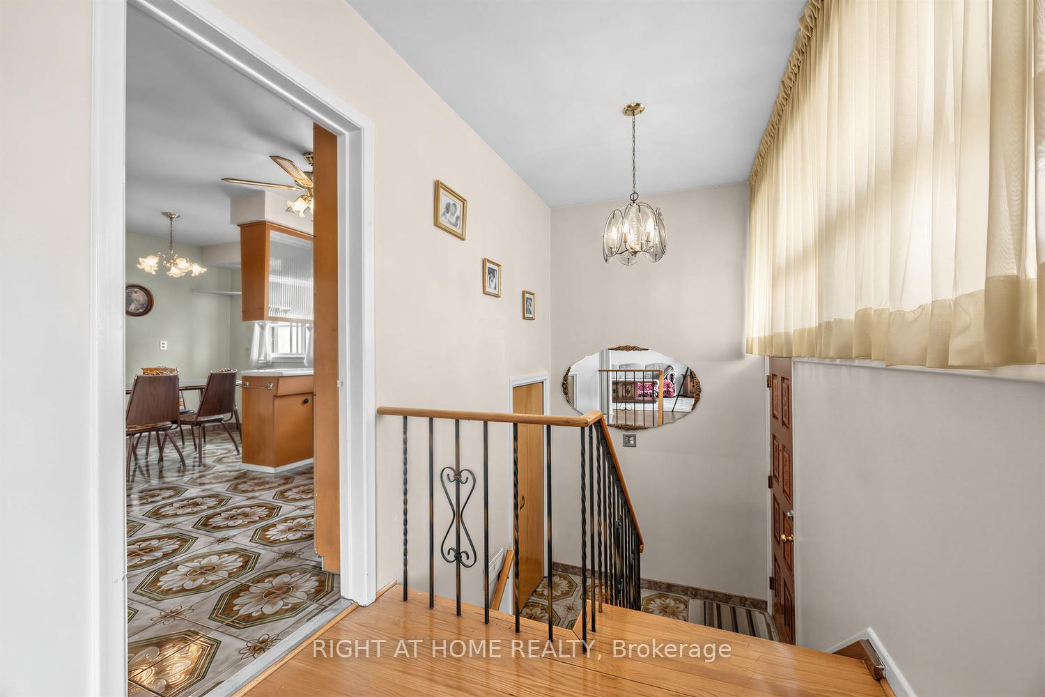 Photo 18 of 7 Daystrom Drive, North York, Humbermede — HOMEH