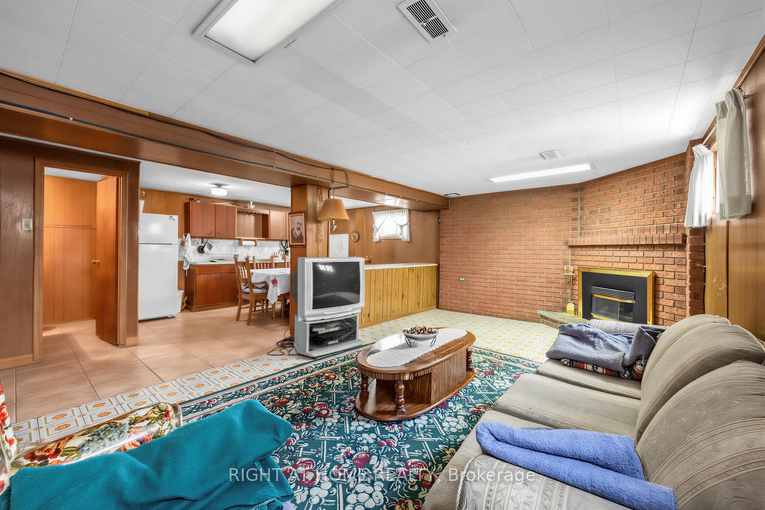 Photo 21 of 7 Daystrom Drive, North York, Humbermede — HOMEH