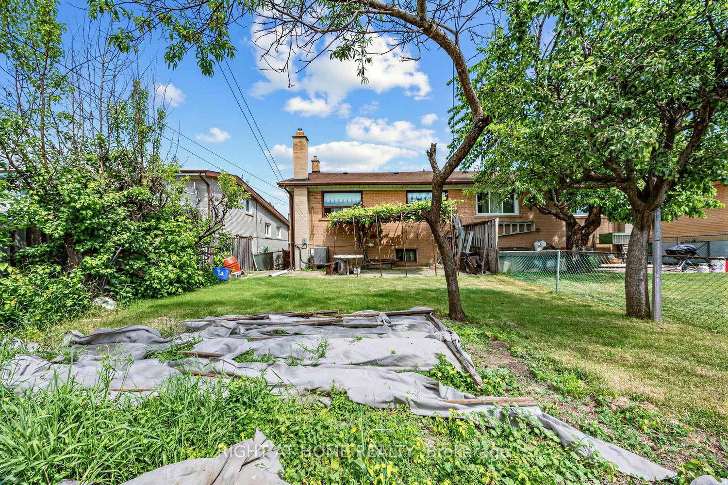Photo 28 of 7 Daystrom Drive, North York, Humbermede — HOMEH