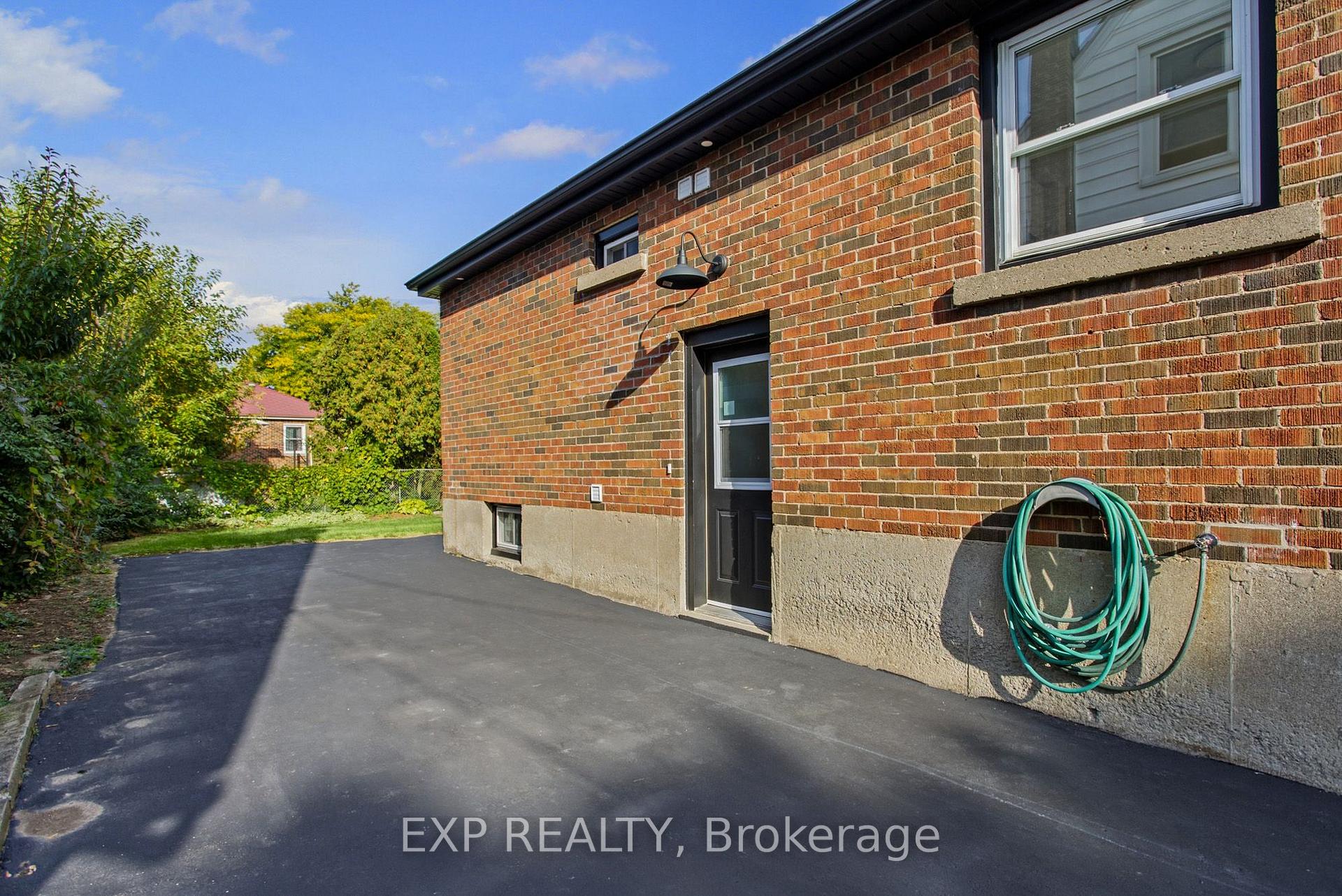 Photo 3 of Unit Lower, 156 E36th Street, Hamilton, Macassa — HOMEH