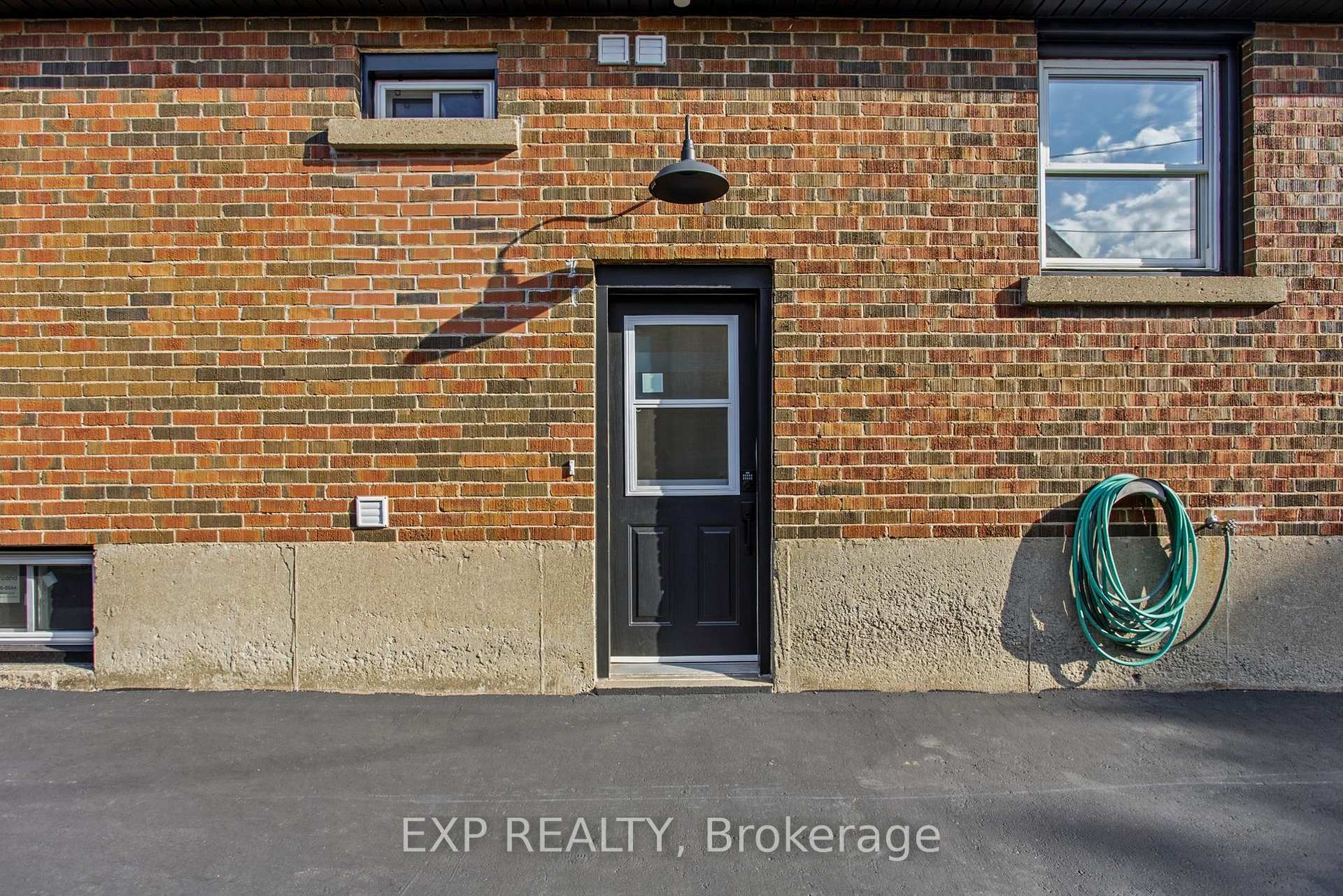 Photo 4 of Unit Lower, 156 E36th Street, Hamilton, Macassa — HOMEH
