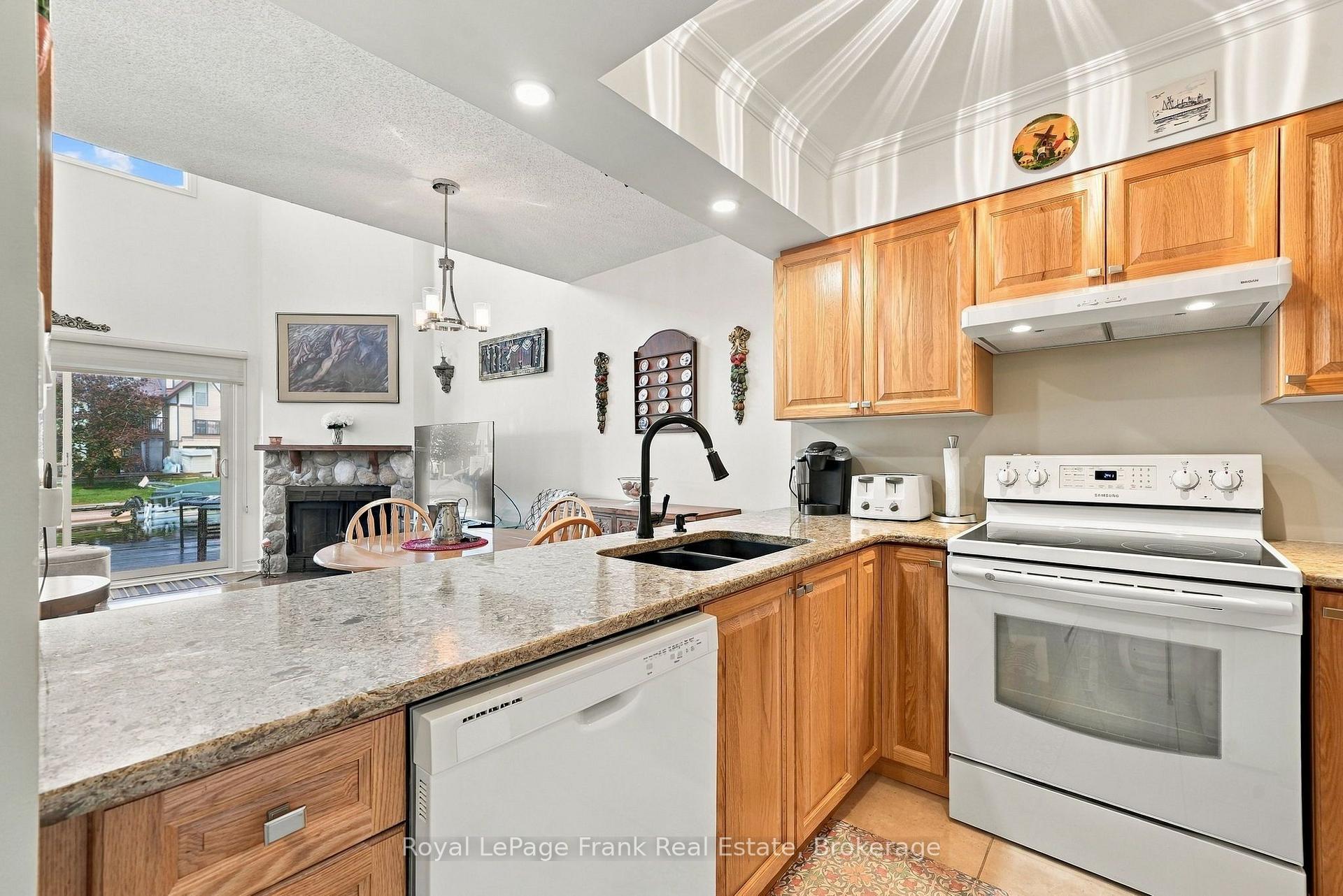 Photo 15 of Unit 3, 21 Laguna Parkway, Ramara, Brechin — HOMEH