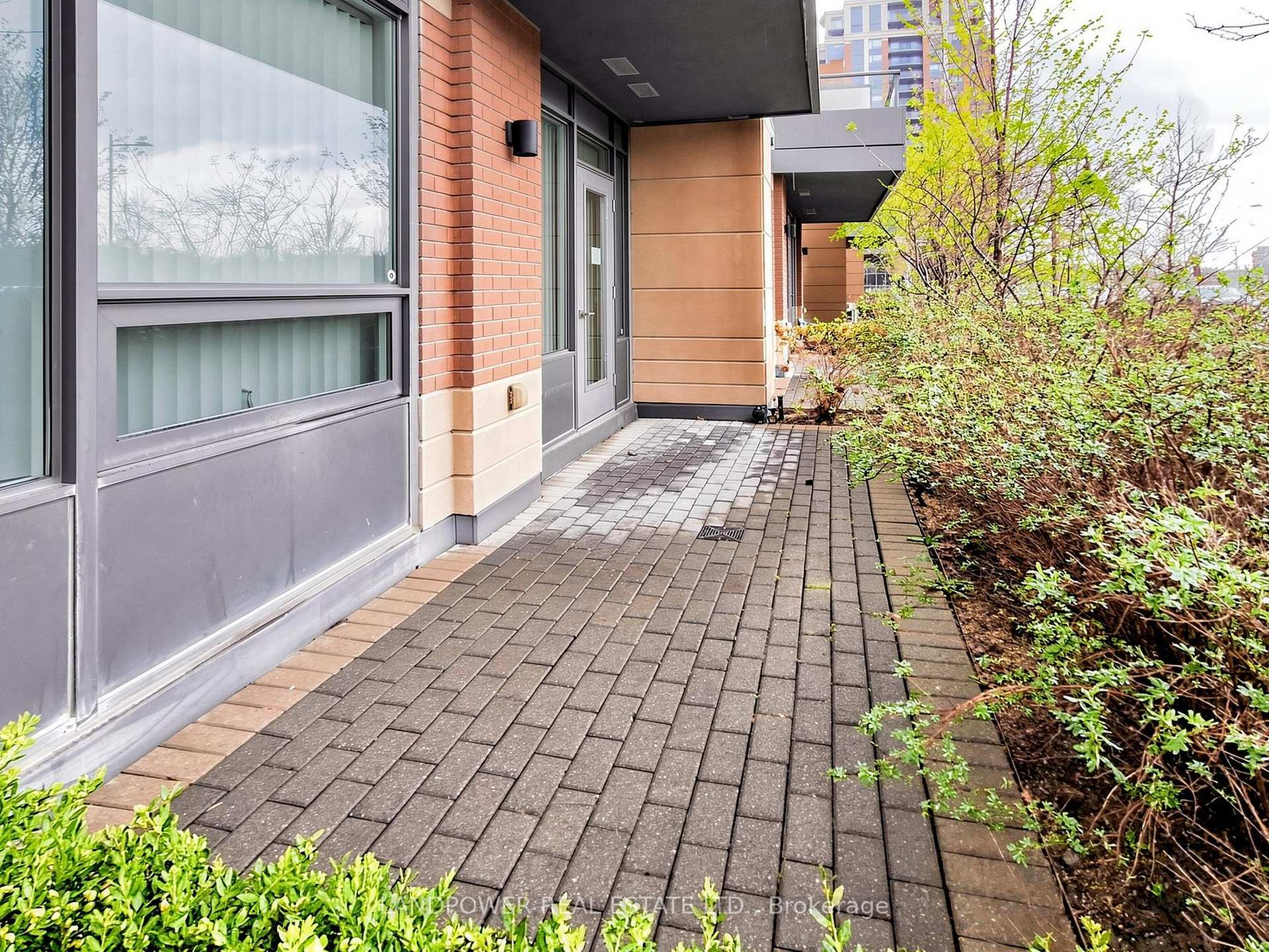 Photo 4 of Unit 120, 18 Uptown Drive, Markham, Unionville — HOMEH