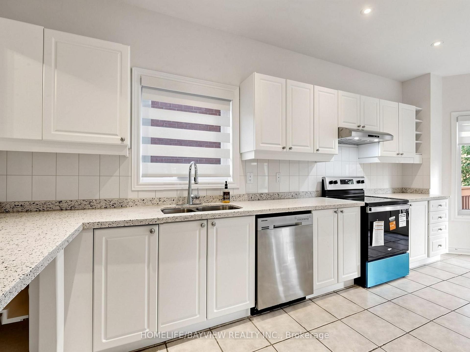 Photo 12 of 139 Rushbrook Drive, Newmarket, Summerhill Estates — HOMEH