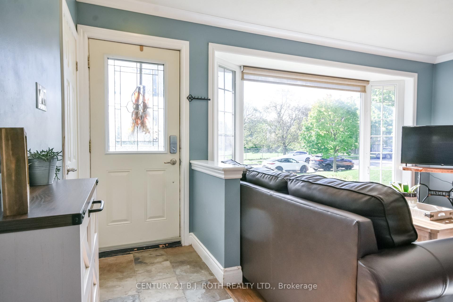 Photo 3 of 74 Rose Street, Barrie, Wellington — HOMEH
