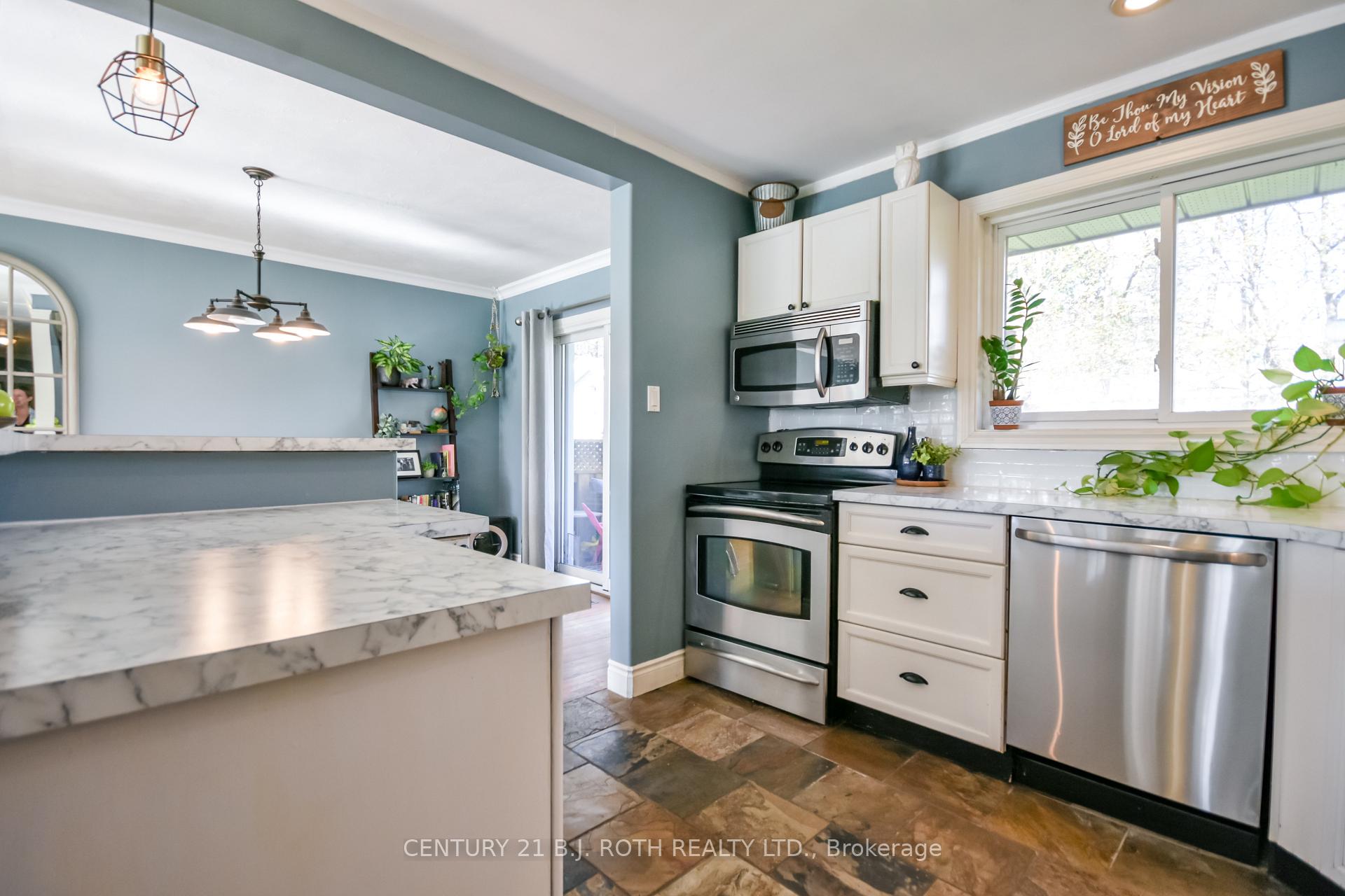 Photo 14 of 74 Rose Street, Barrie, Wellington — HOMEH