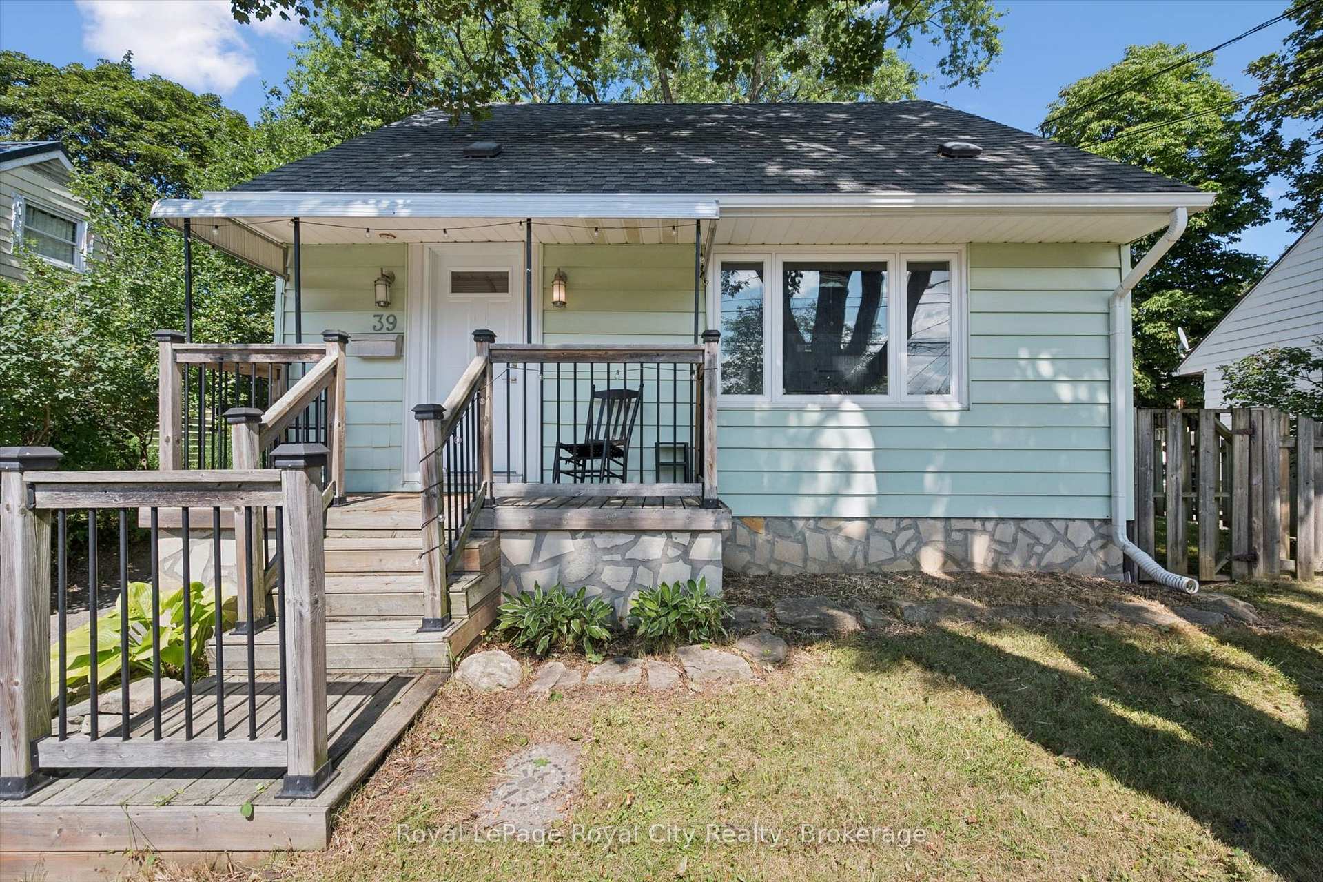 Photo 4 of 39 Ridgewood Avenue, Guelph, Junction/Onward Willow — HOMEH