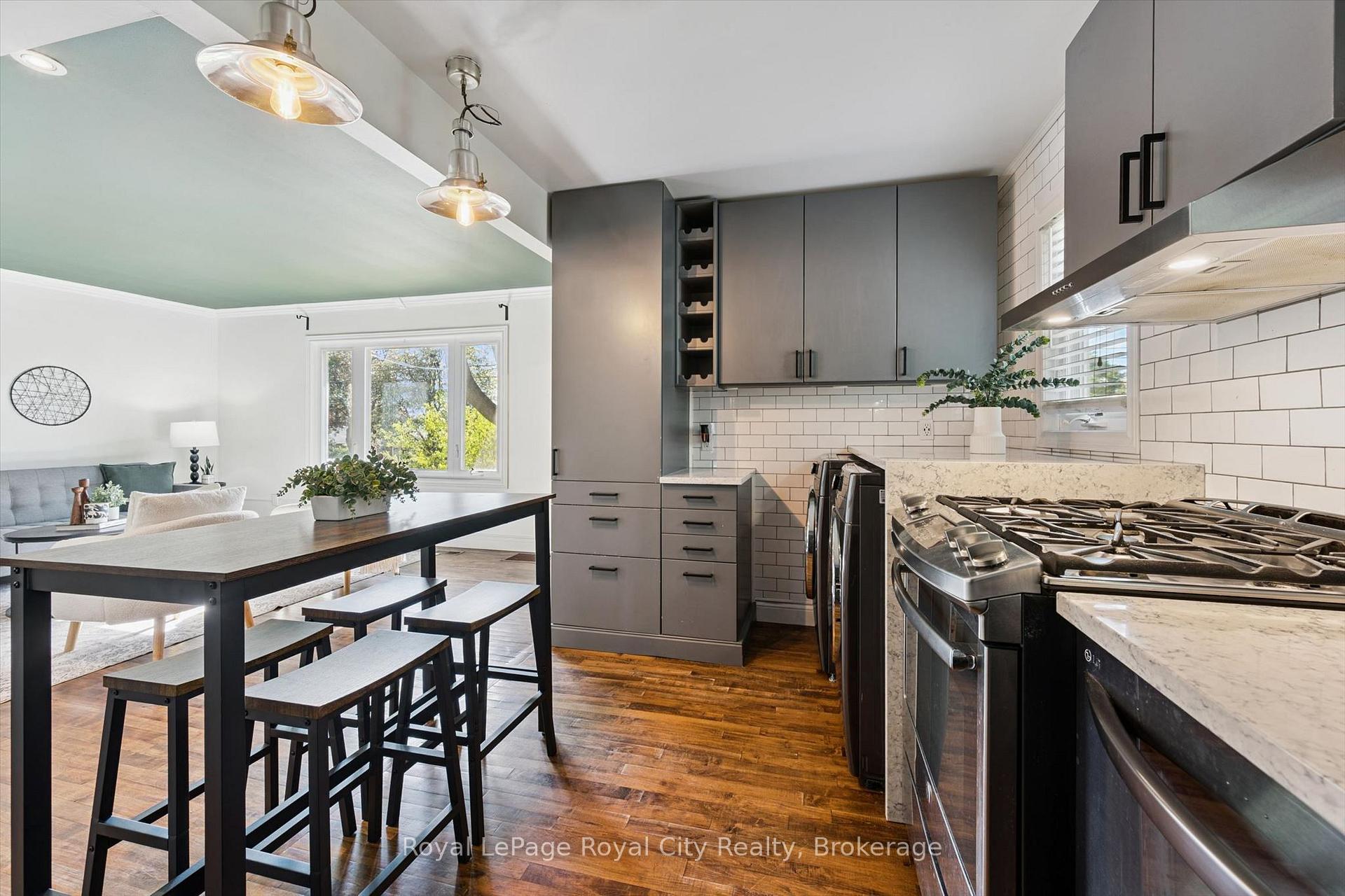 Photo 15 of 39 Ridgewood Avenue, Guelph, Junction/Onward Willow — HOMEH