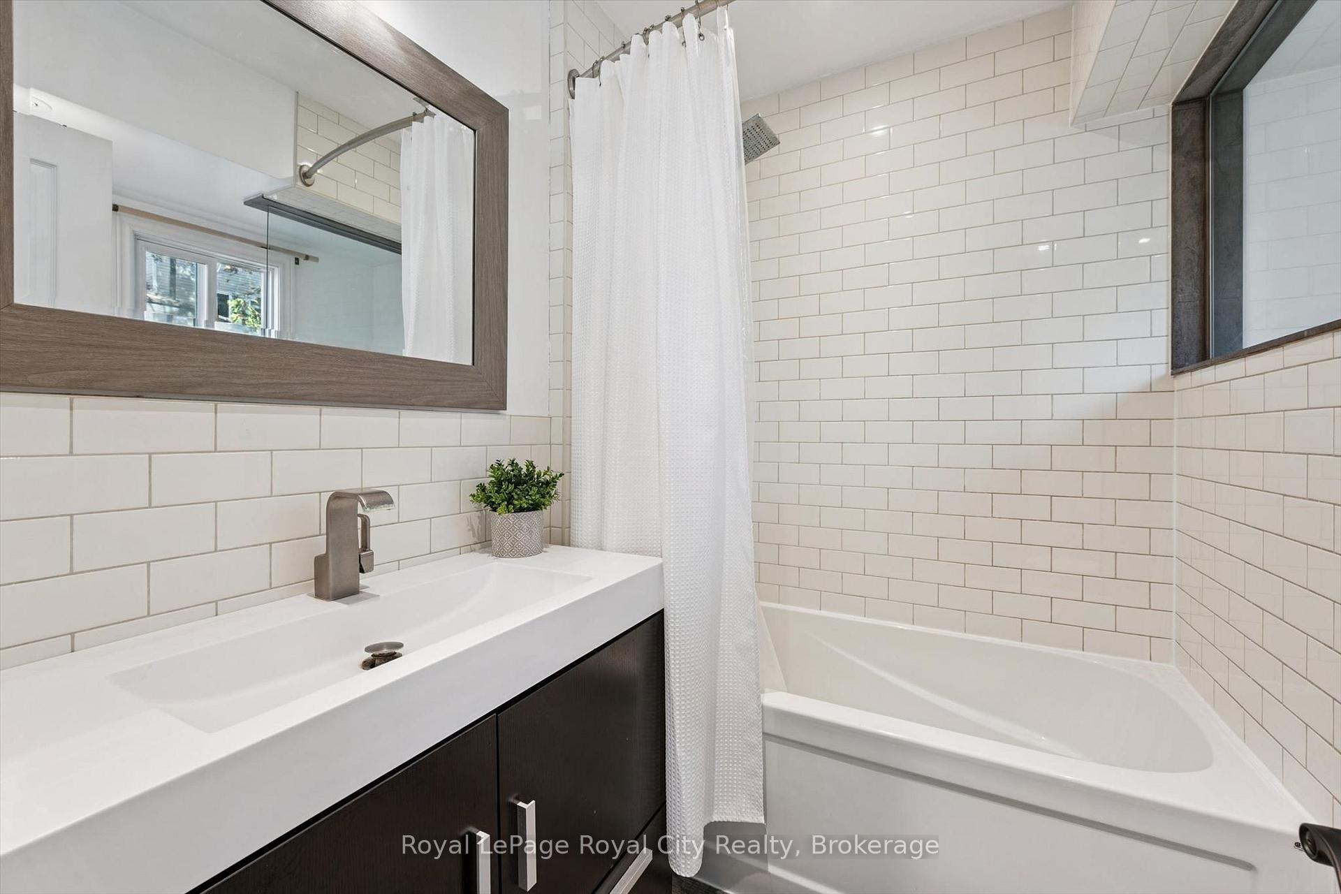 Photo 18 of 39 Ridgewood Avenue, Guelph, Junction/Onward Willow — HOMEH