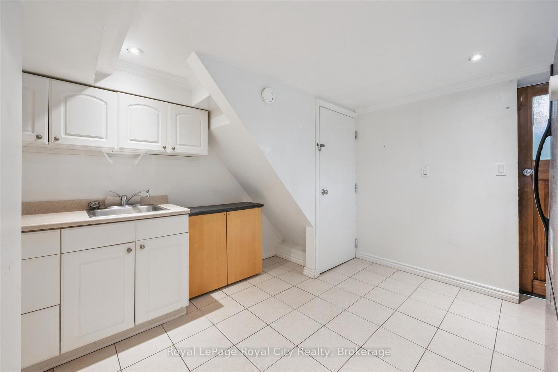 Photo 26 of 39 Ridgewood Avenue, Guelph, Junction/Onward Willow — HOMEH