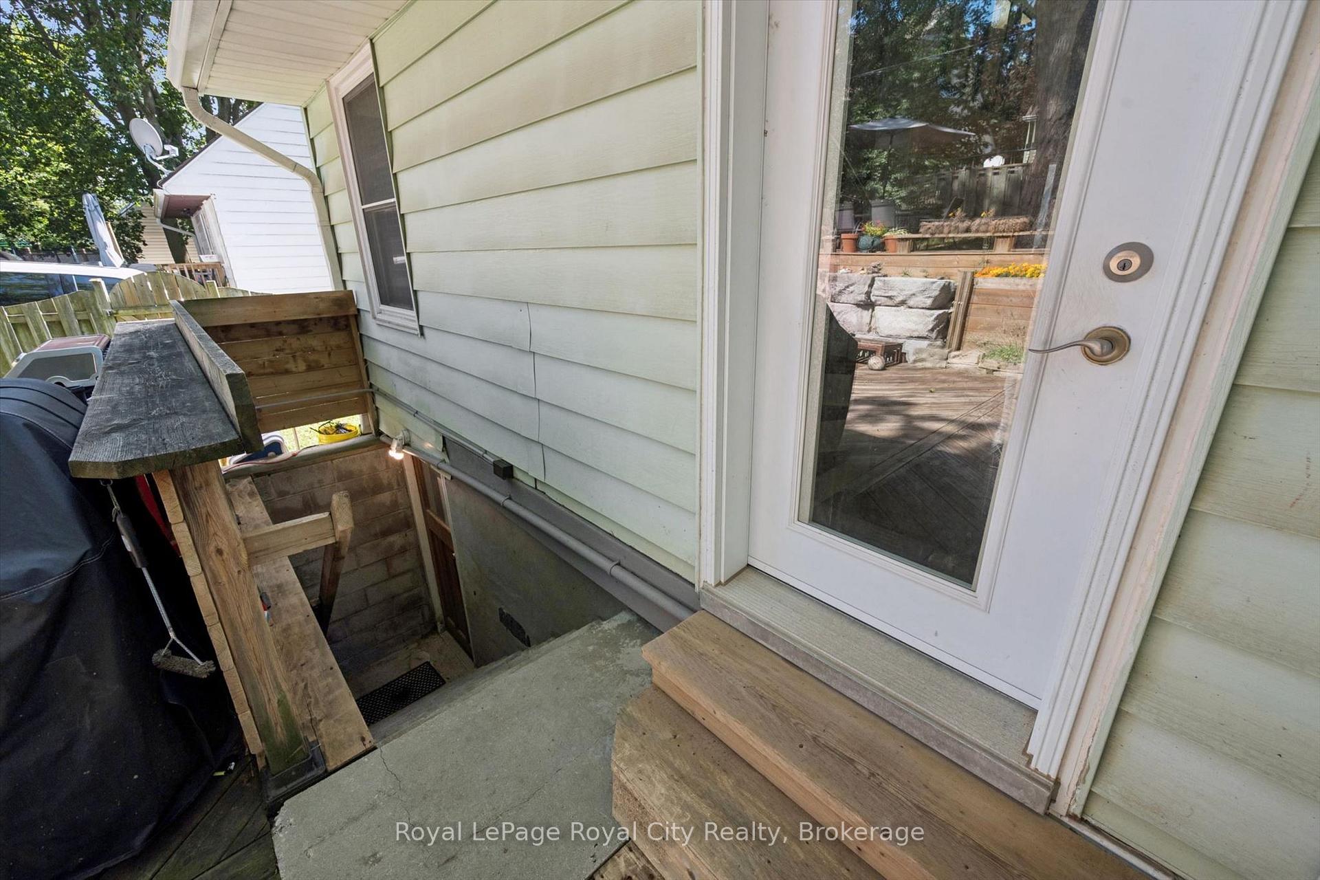 Photo 43 of 39 Ridgewood Avenue, Guelph, Junction/Onward Willow — HOMEH