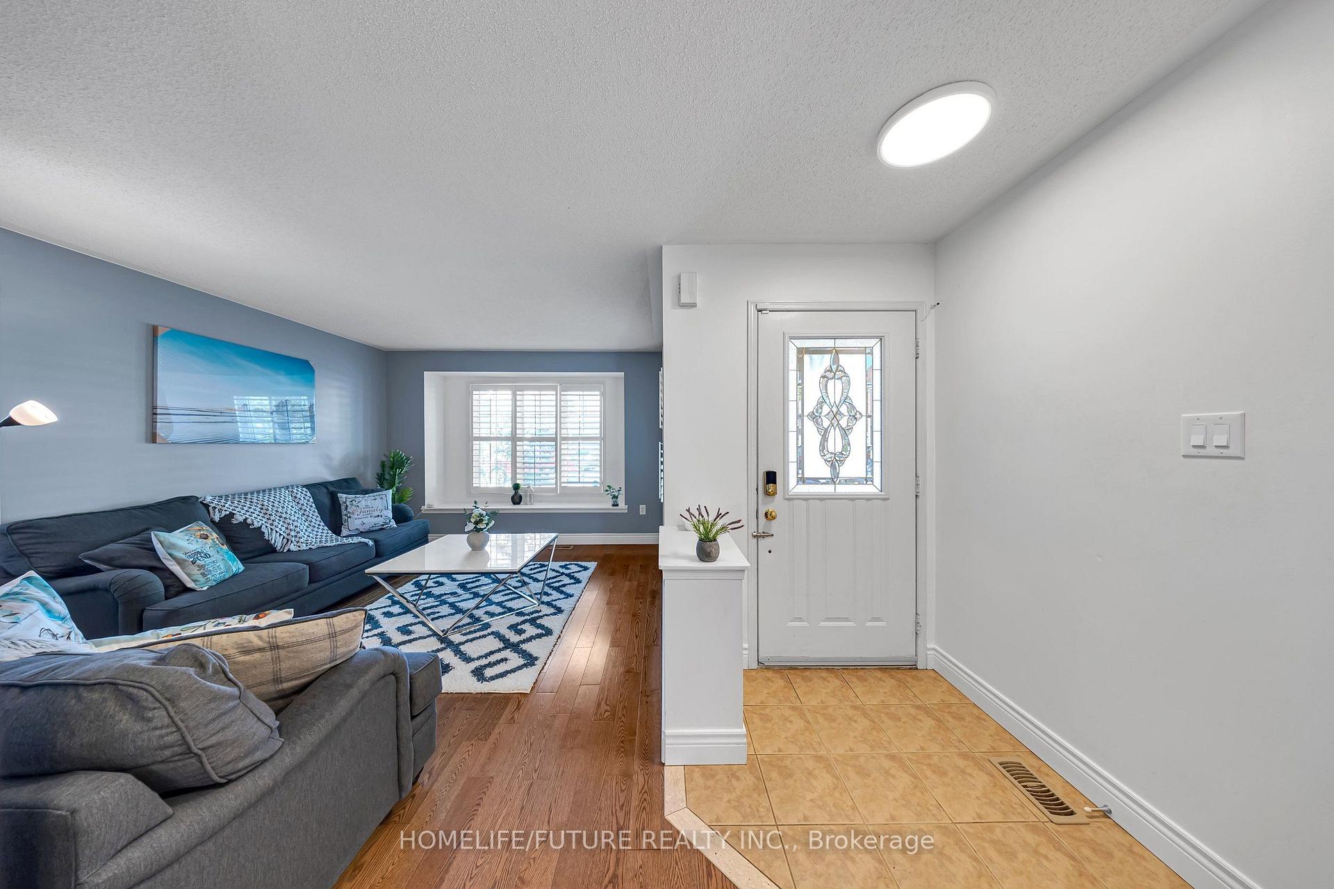Photo 2 of 17 Grainger Crescent, Ajax, Northwest Ajax — HOMEH