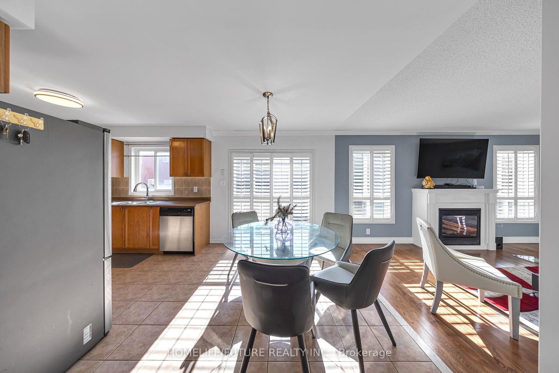Photo 10 of 17 Grainger Crescent, Ajax, Northwest Ajax — HOMEH