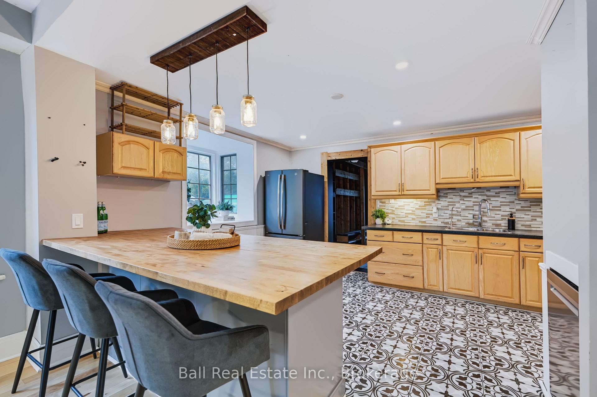 Photo 6 of 196 Perry Street, Peterborough, Town Ward 3 — HOMEH