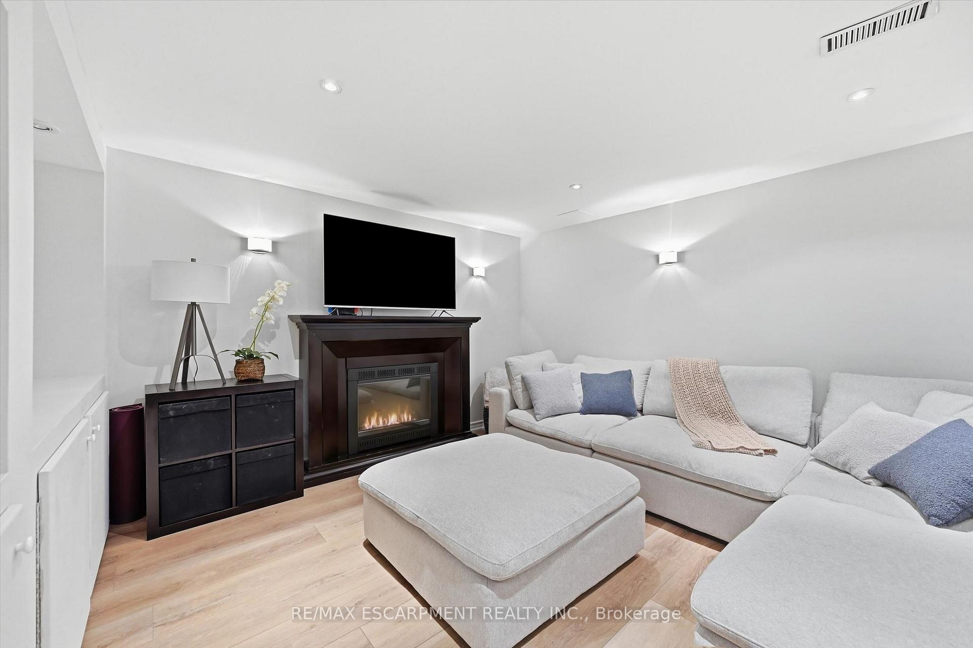 Photo 31 of 5035 Corporate Drive, Burlington, Palmer — HOMEH