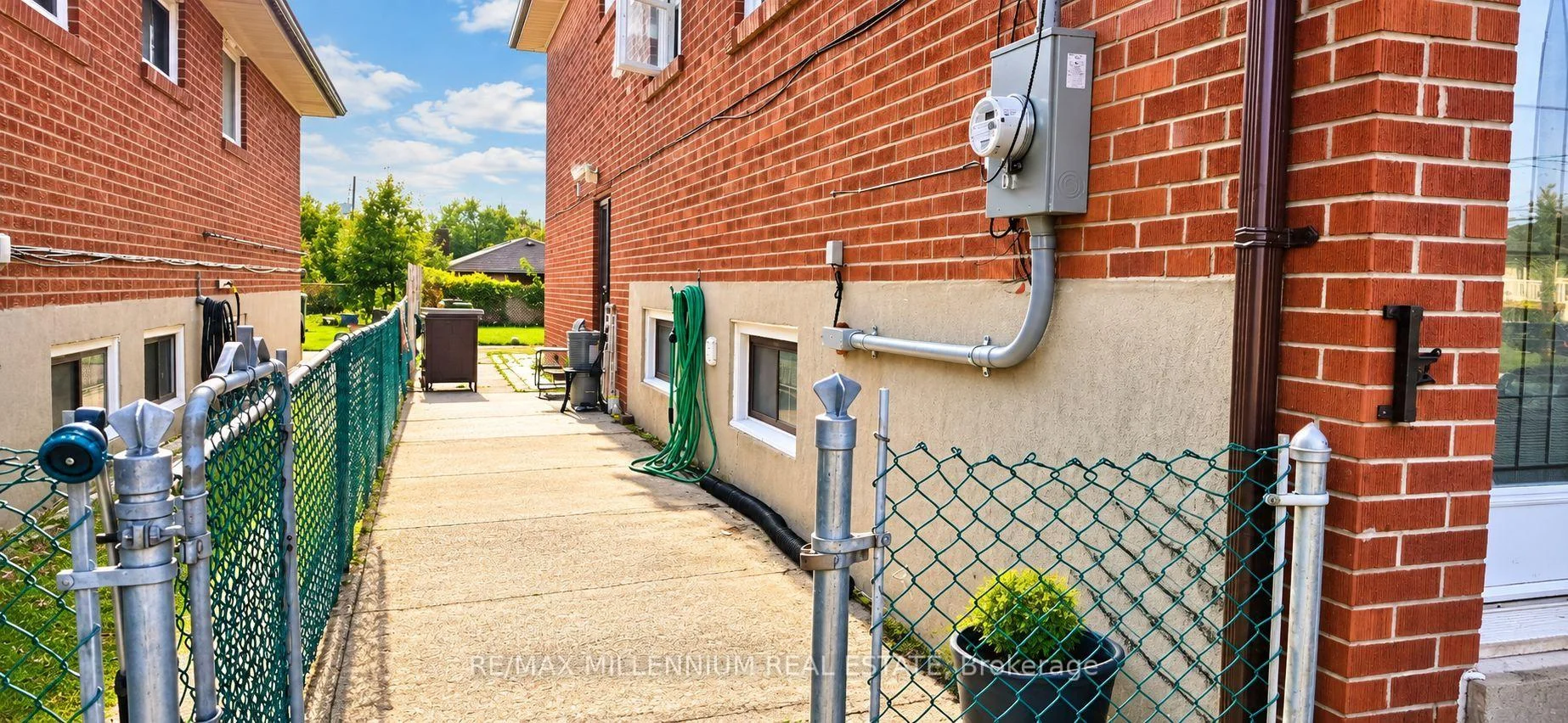 Photo 7 of 151 Ardwick Boulevard, North York, Humbermede — HOMEH