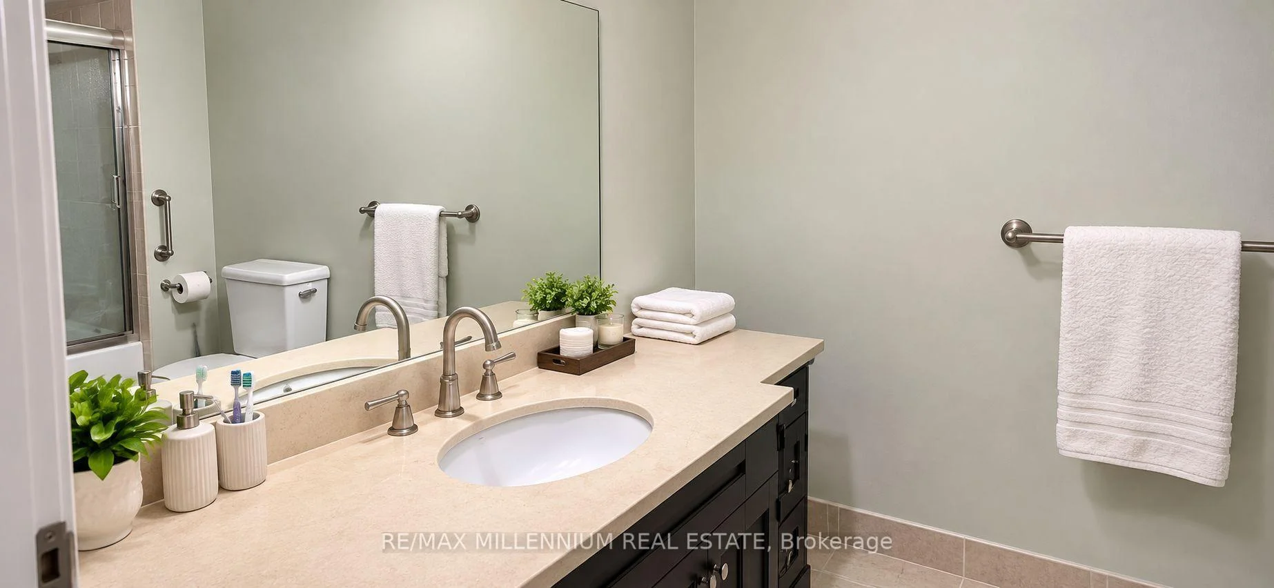Photo 16 of 151 Ardwick Boulevard, North York, Humbermede — HOMEH