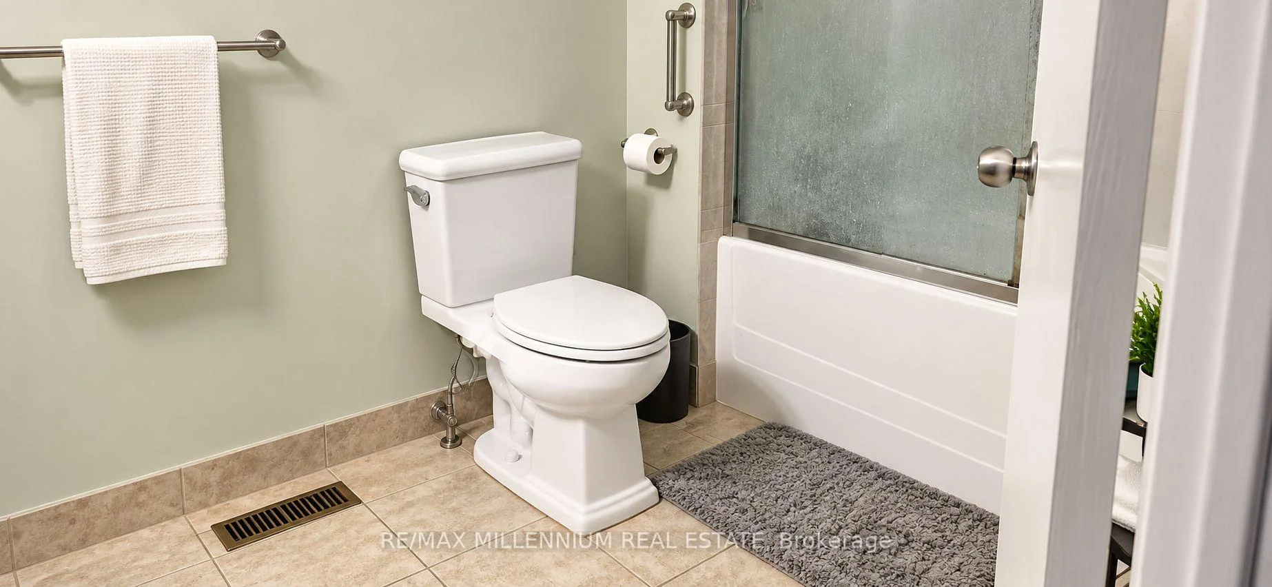 Photo 17 of 151 Ardwick Boulevard, North York, Humbermede — HOMEH