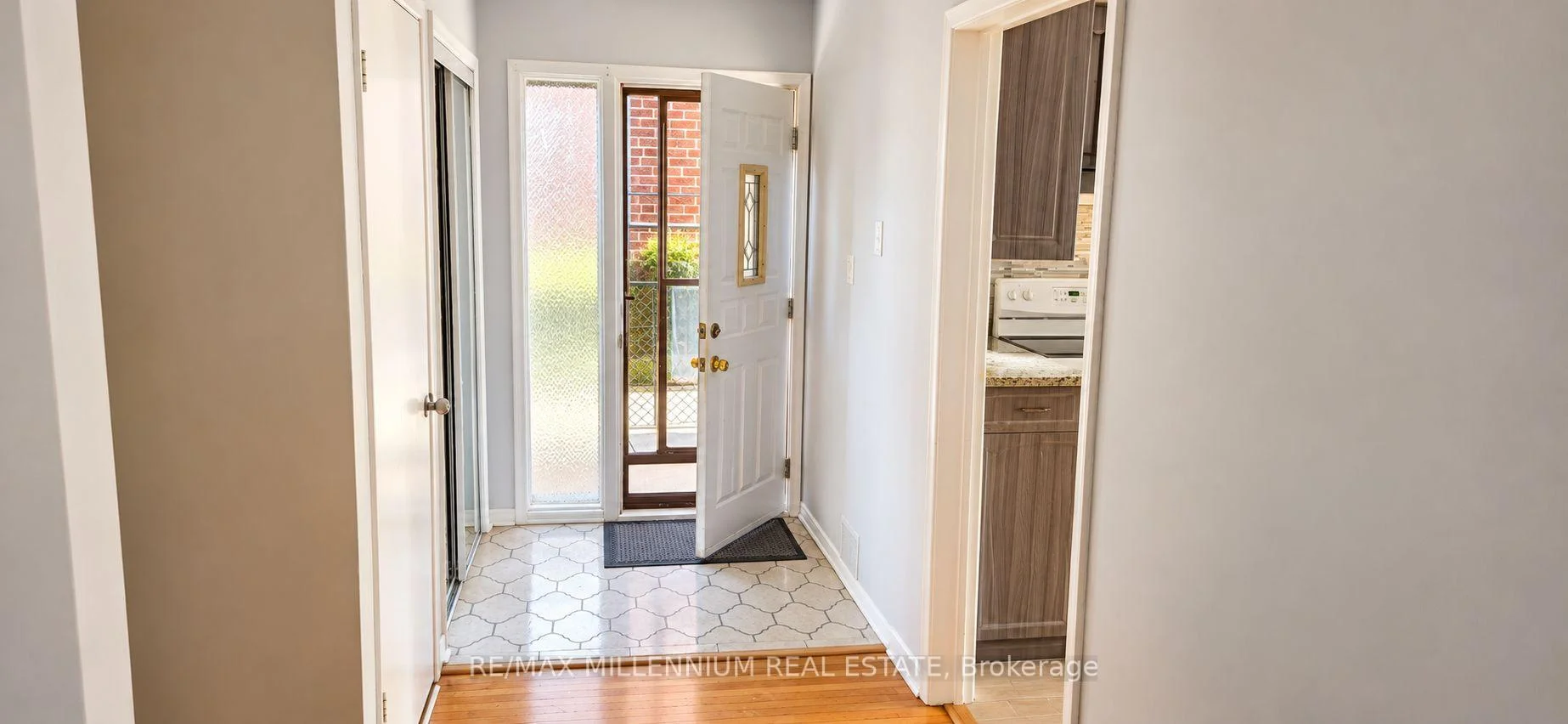 Photo 18 of 151 Ardwick Boulevard, North York, Humbermede — HOMEH