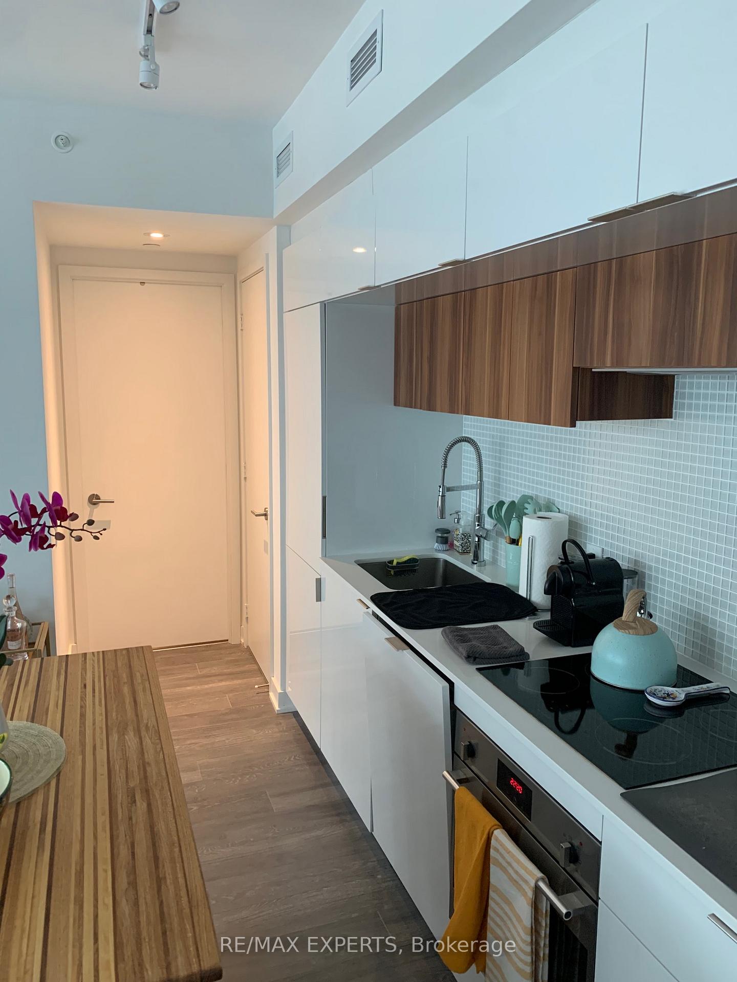 Photo 6 of Unit 501, 185 Roehampton Avenue, Toronto, Mount Pleasant West — HOMEH
