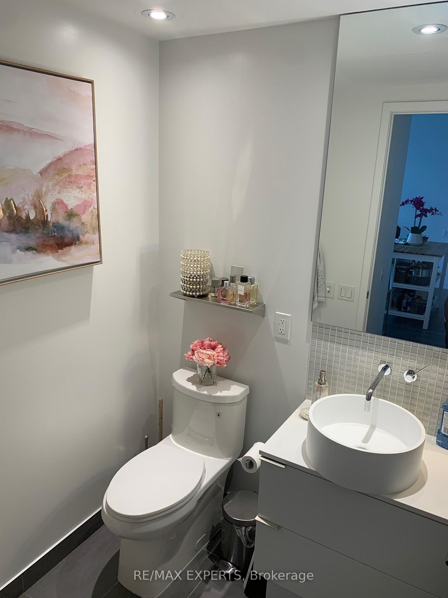 Photo 7 of Unit 501, 185 Roehampton Avenue, Toronto, Mount Pleasant West — HOMEH