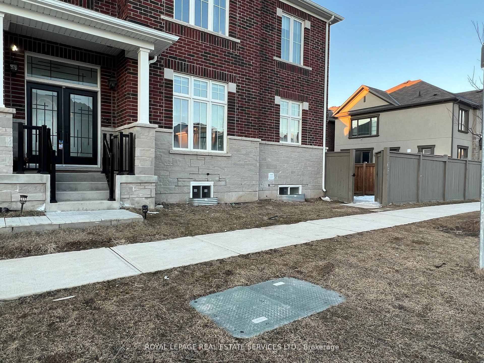 Photo 2 of 506 Kennedy Circle W, Milton, Cobban — HOMEH