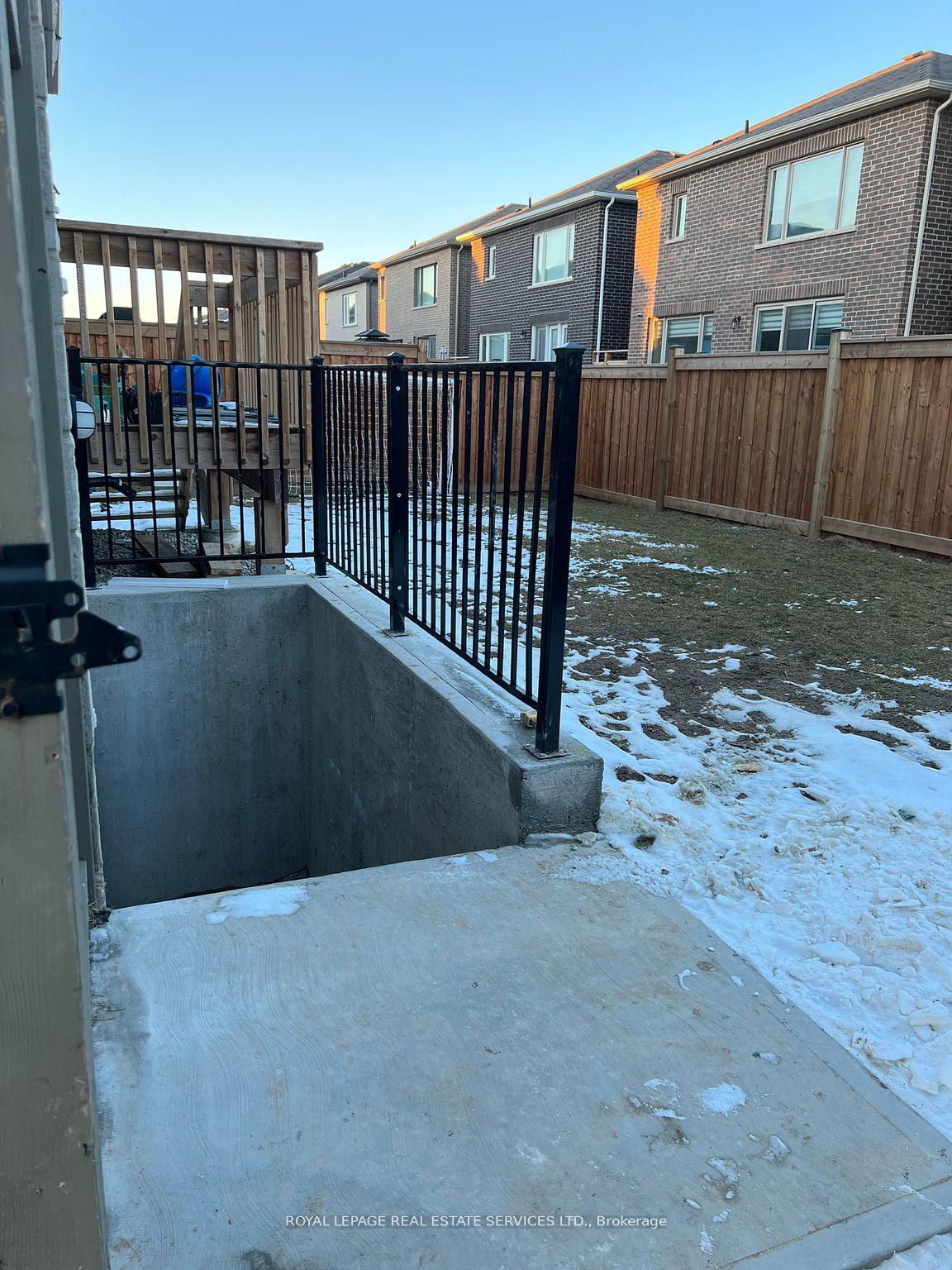 Photo 3 of 506 Kennedy Circle W, Milton, Cobban — HOMEH