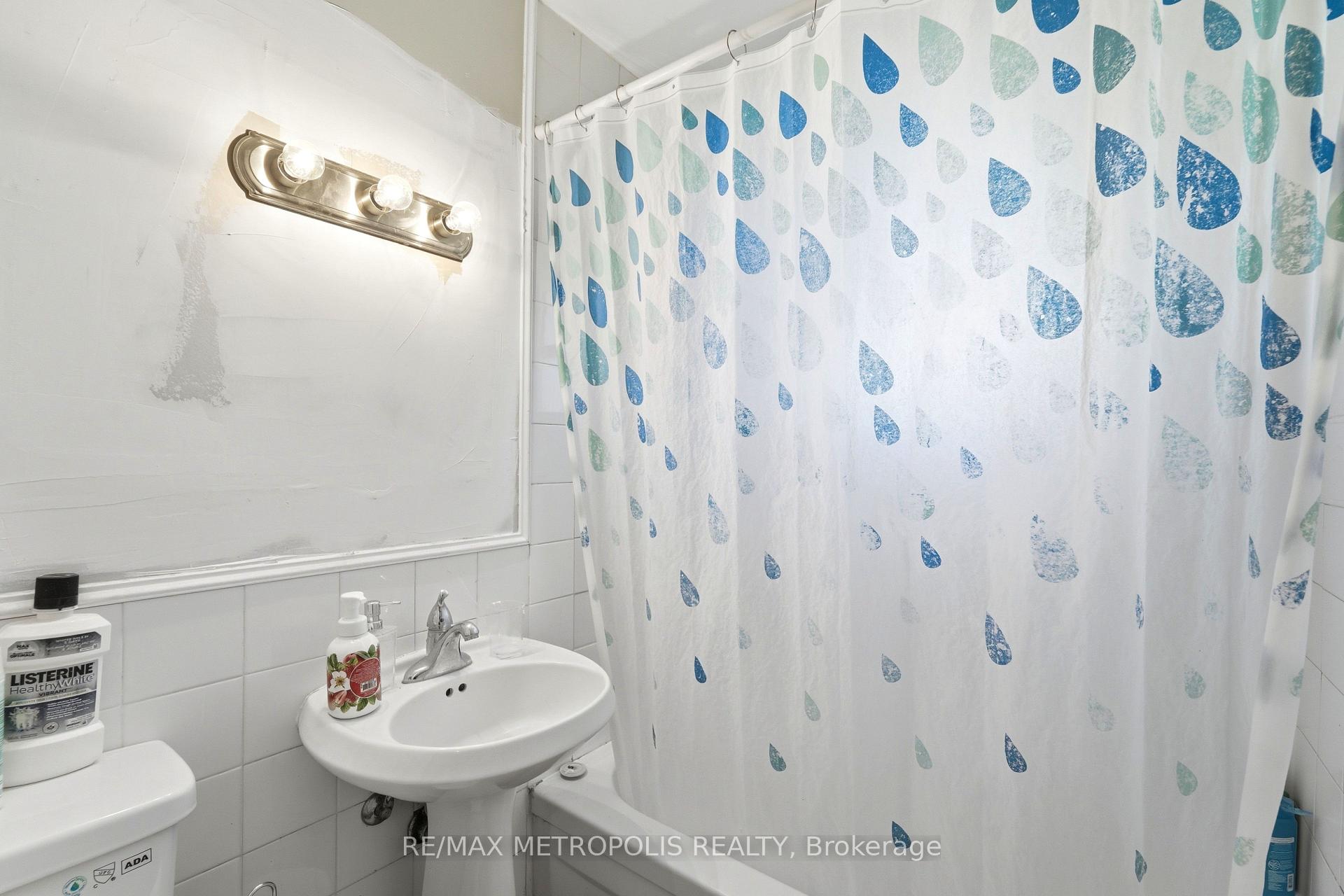 Photo 13 of Unit UPPER, 5 Mccammon Street, Brant, Paris — HOMEH