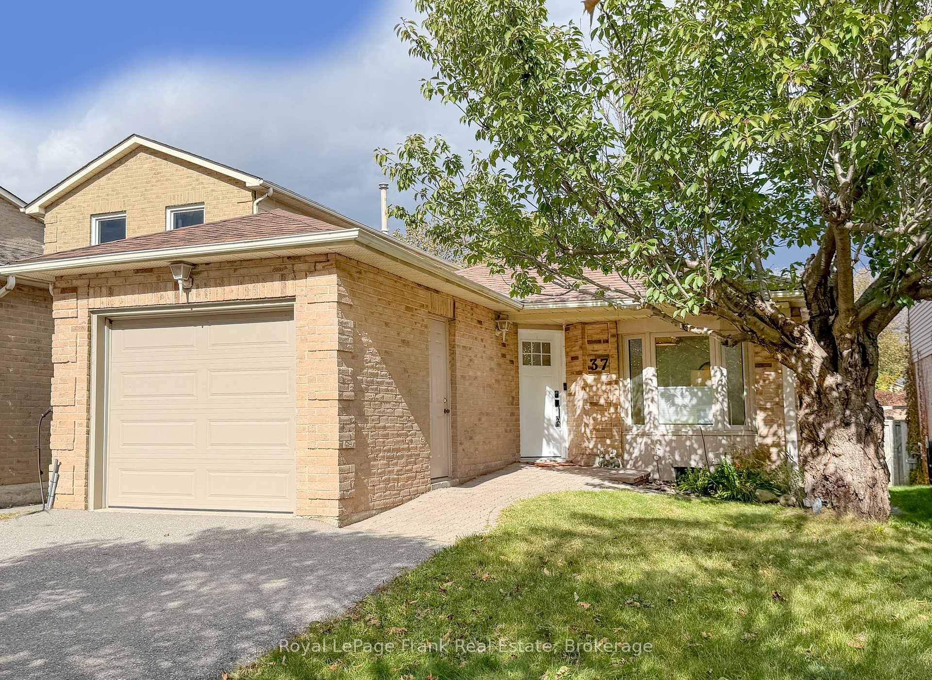 Photo 2 of 37 Angus Drive, Ajax, Central — HOMEH