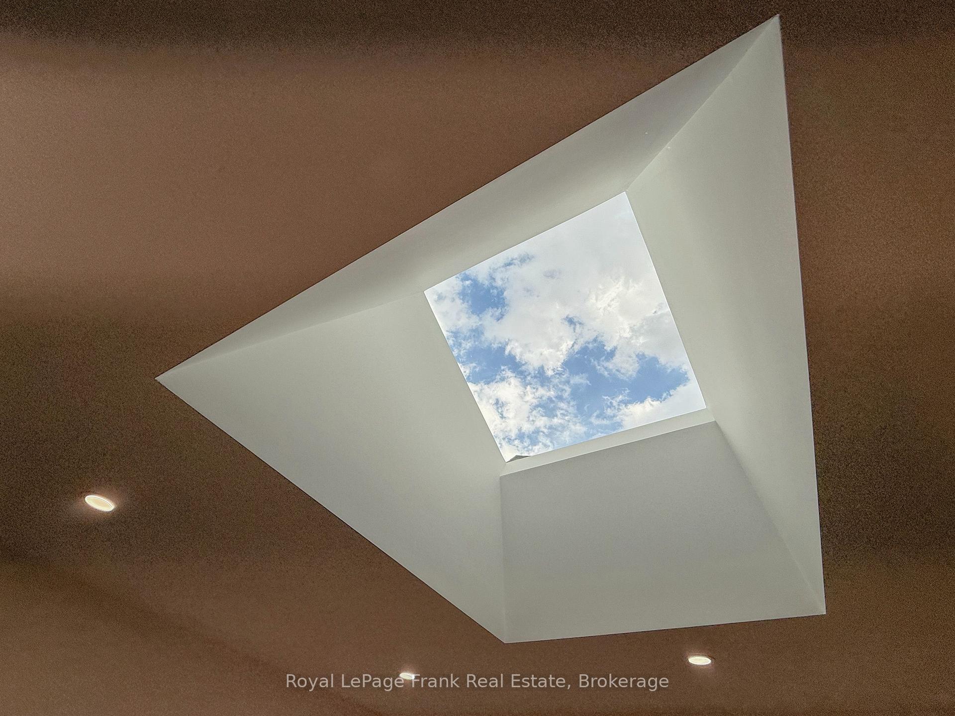 Photo 17 of 37 Angus Drive, Ajax, Central — HOMEH
