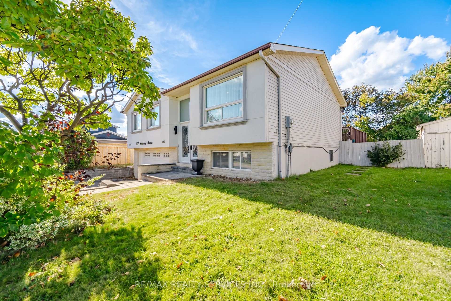 Photo 4 of 607 Woodward Avenue, Milton, Dorset Park — HOMEH