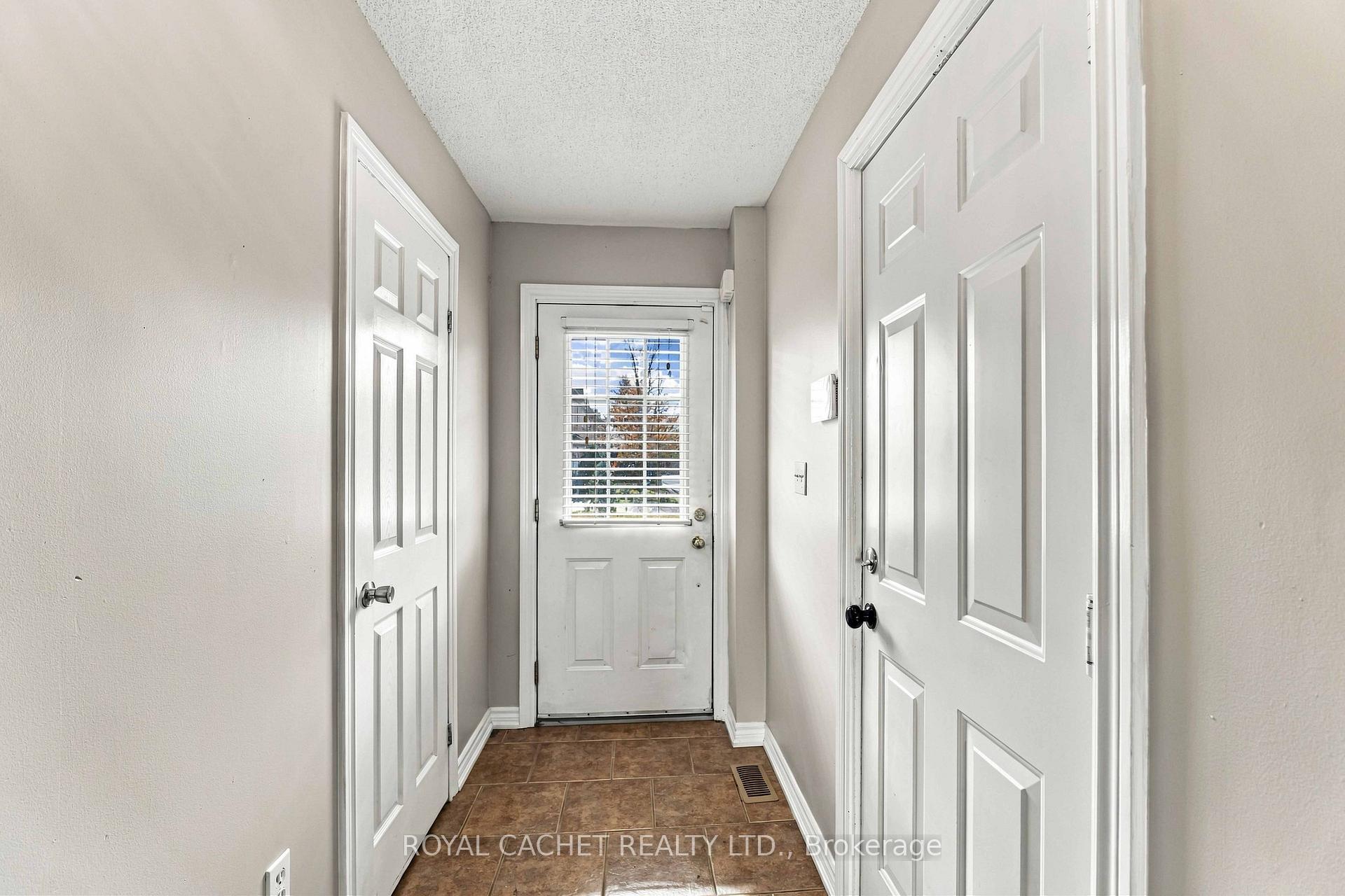 Photo 2 of Unit 44, 39 Pinewoods Drive, Hamilton, Stoney Creek Mountain — HOMEH