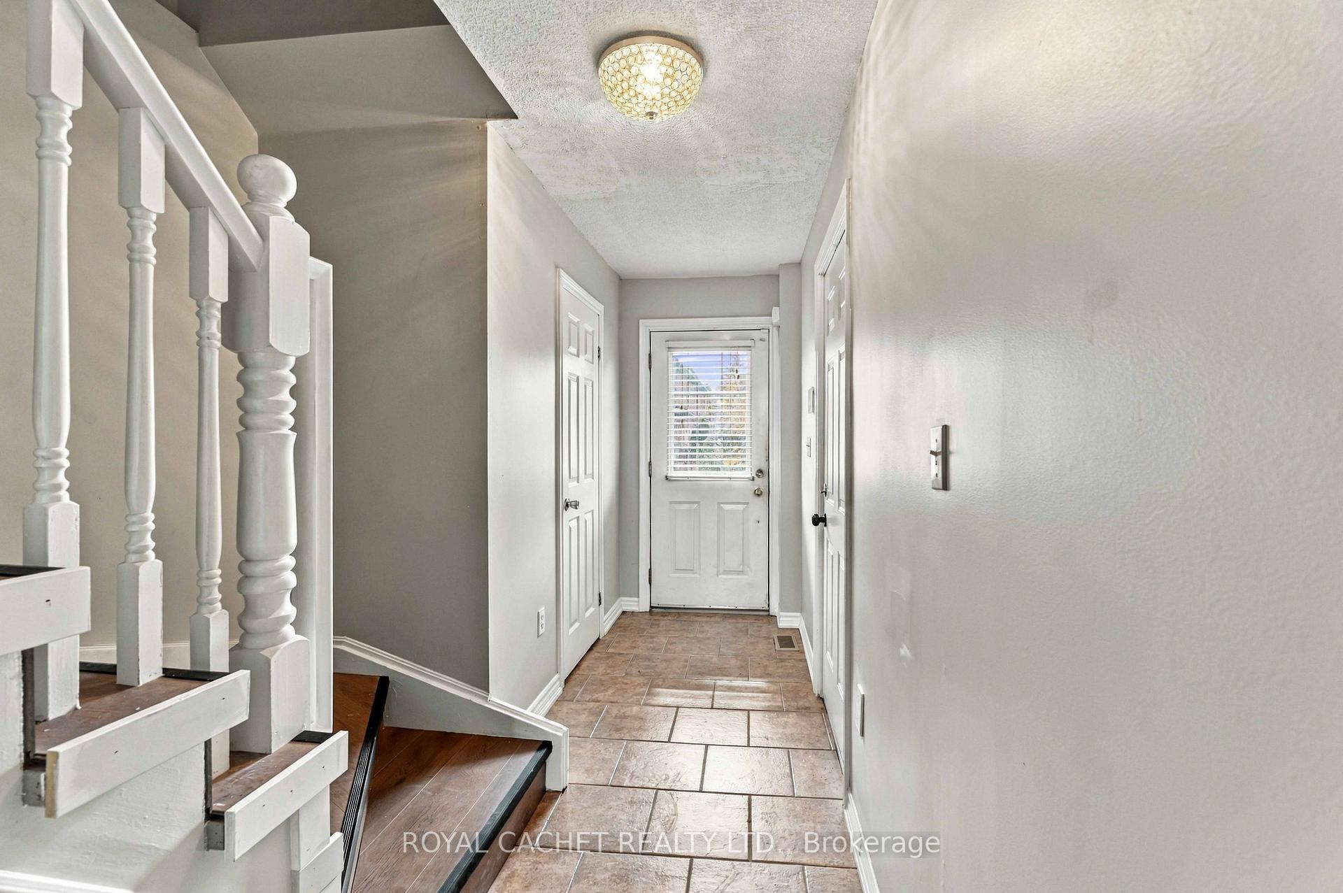 Photo 3 of Unit 44, 39 Pinewoods Drive, Hamilton, Stoney Creek Mountain — HOMEH